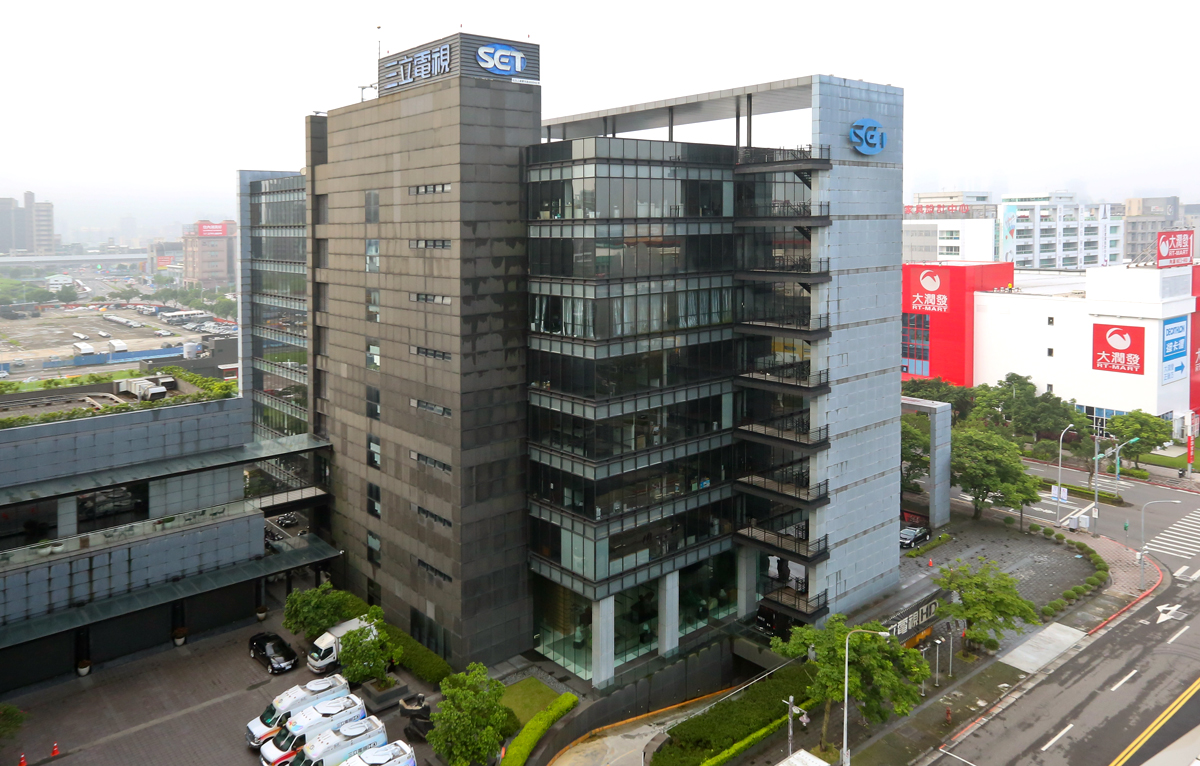 三立號稱「咱台灣人的電視台」，曾創下一年量產4000小時的節目量，去年營收約60億元左右。 圖為位在台北市內湖的三立大樓。