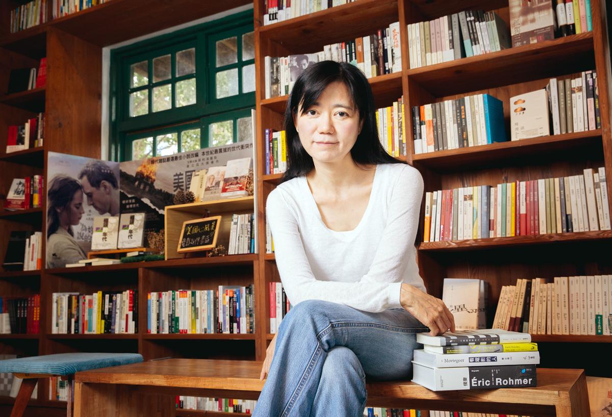 有「華流教父」之稱的三立總經理張榮華，聯手妻子蘇麗媚打造偶像劇，拚出「偶像王國」封號。 