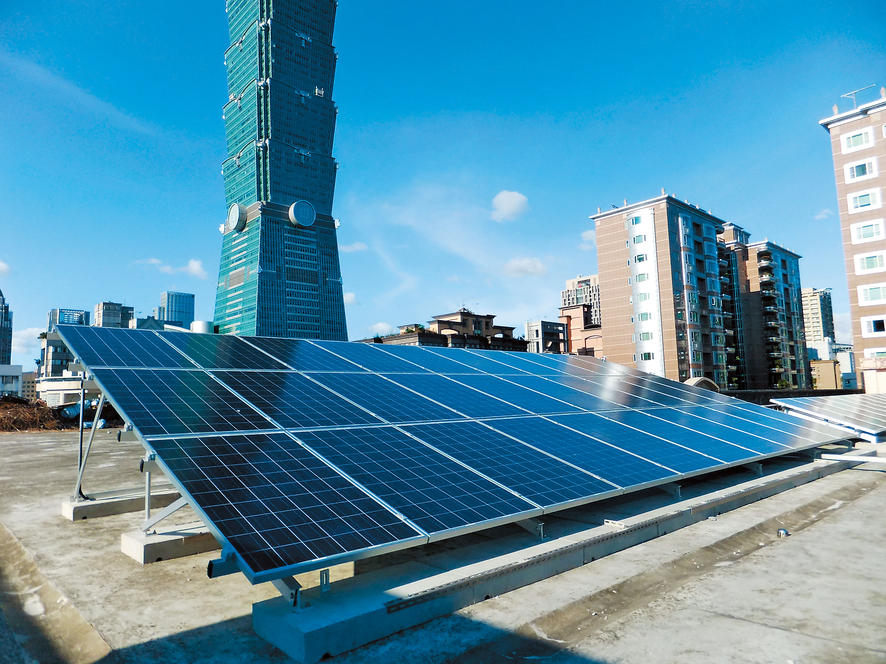 屋頂種電如發展成全民運動，幾十萬個家庭都投入種電，的確有其可行性。（北市府產業發展局提供）