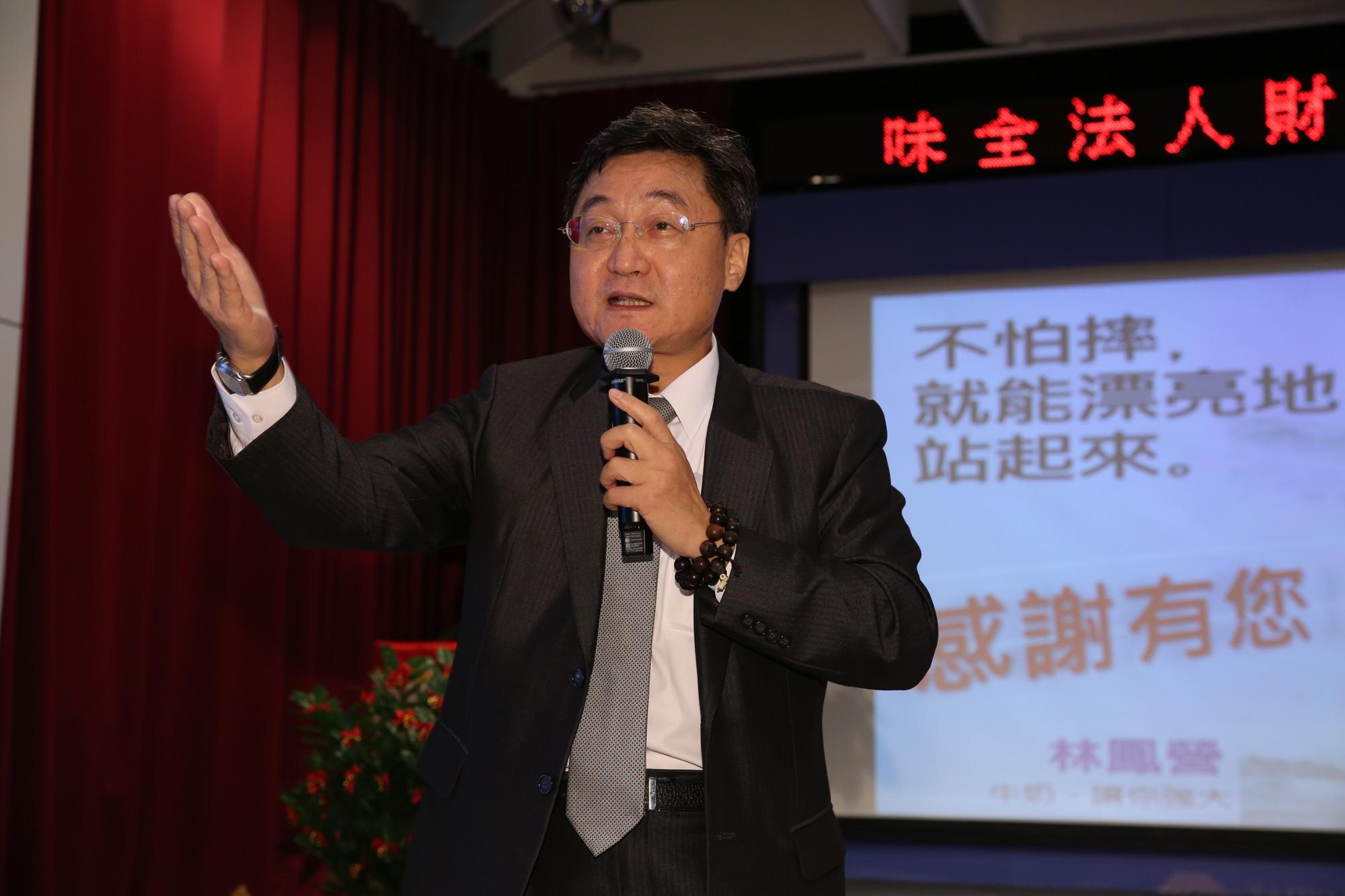 味全執行長蘇守斌出席法說會,說明公司近期營運狀況。