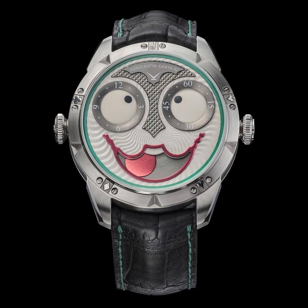最近在錶壇非常有名氣的俄羅斯獨立製錶師Konstantin Chaykin，今年發表這款Joker錶款，以二隻眼睛顯示時與分，裂開的大嘴則是月相盈虧顯示。這樣獨特的製錶風格，也是獨立製錶不同於主流品牌的最大特色。