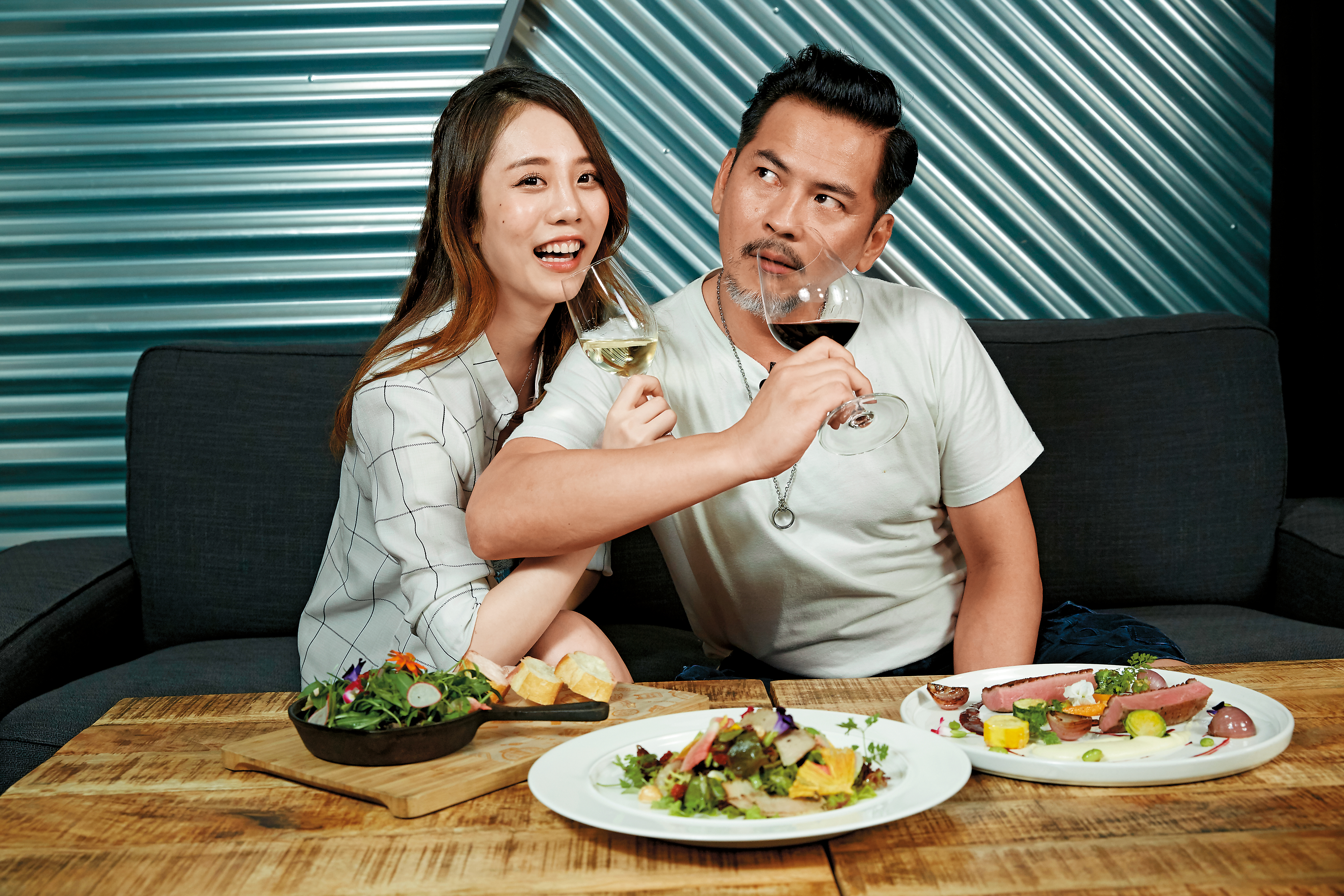 愷愷跟馬國賢因主持美食節目而認識，相差24歲的兩人異口同聲表示，對方不是自己的菜。