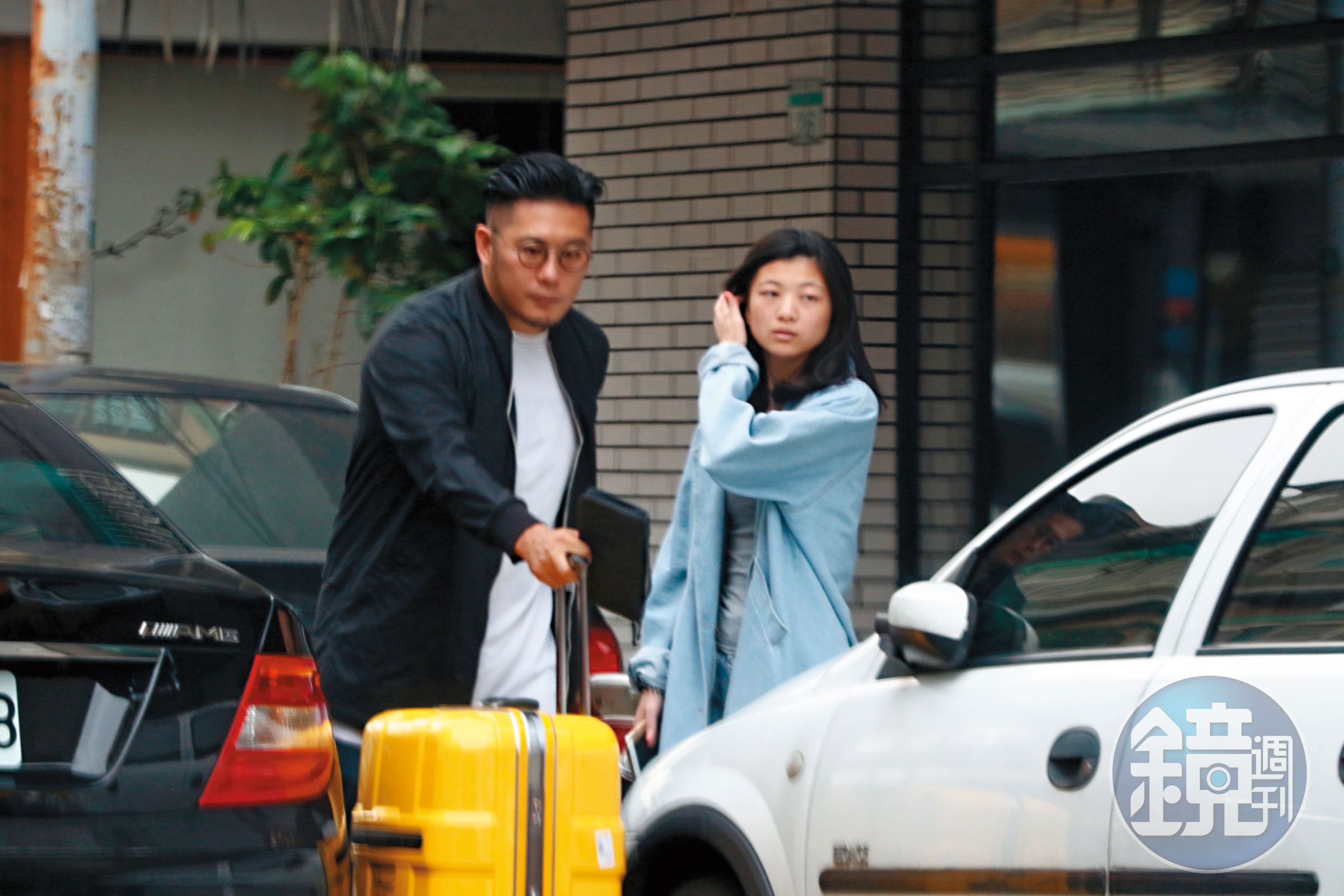 去年底本刊才拍到李伯恩身旁有個小湯唯女友，1年時間不到，女伴又再度更新。
