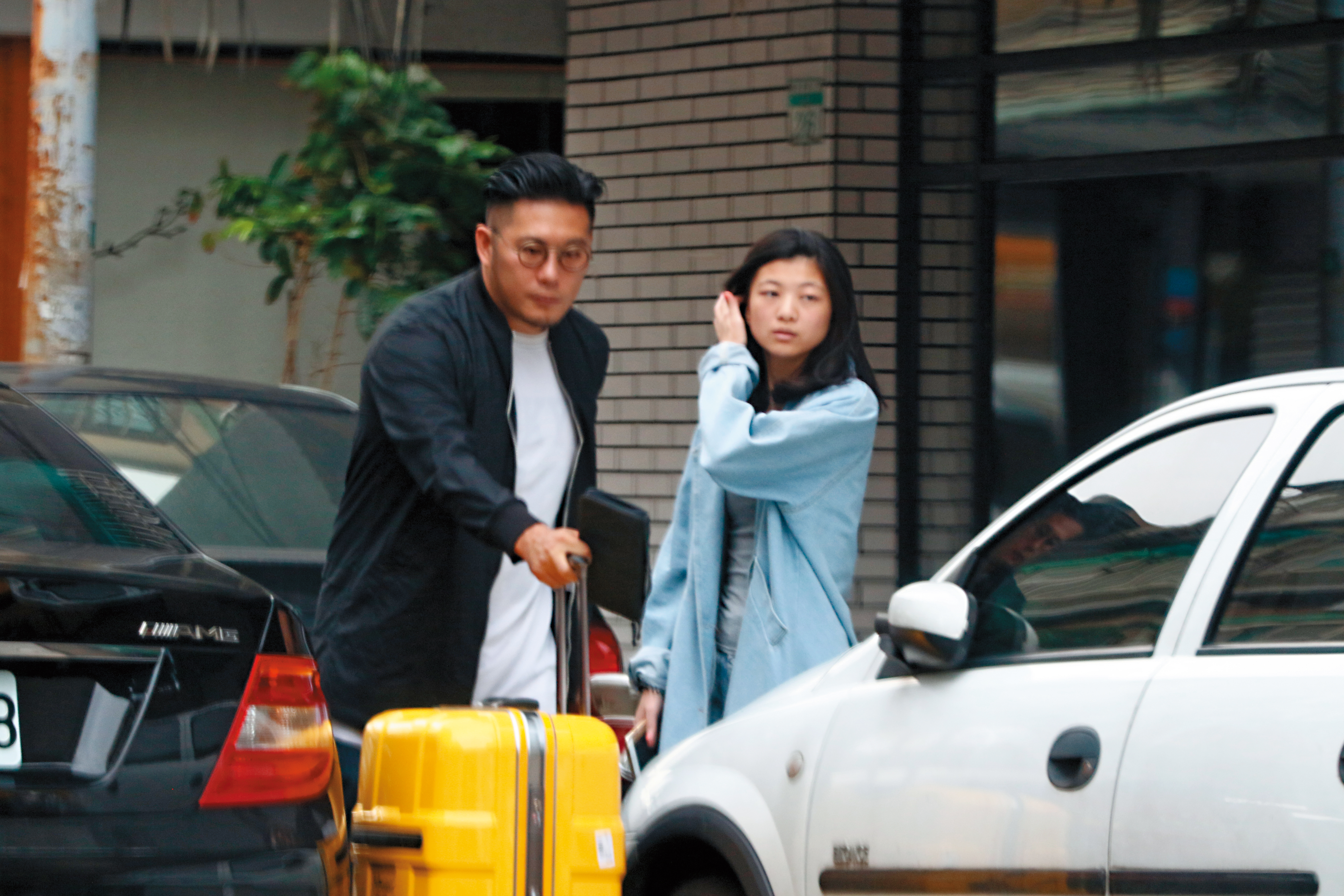 去年底本刊才拍到李伯恩身旁有個小湯唯女友，1年時間不到，女伴又再度更新。
