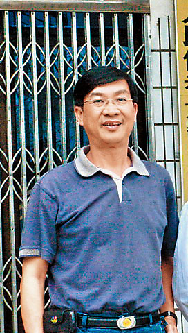 地方媒體負責人李銀滄只是刊登反江派的廣告，就被古惑仔打斷手骨。（翻攝網路）