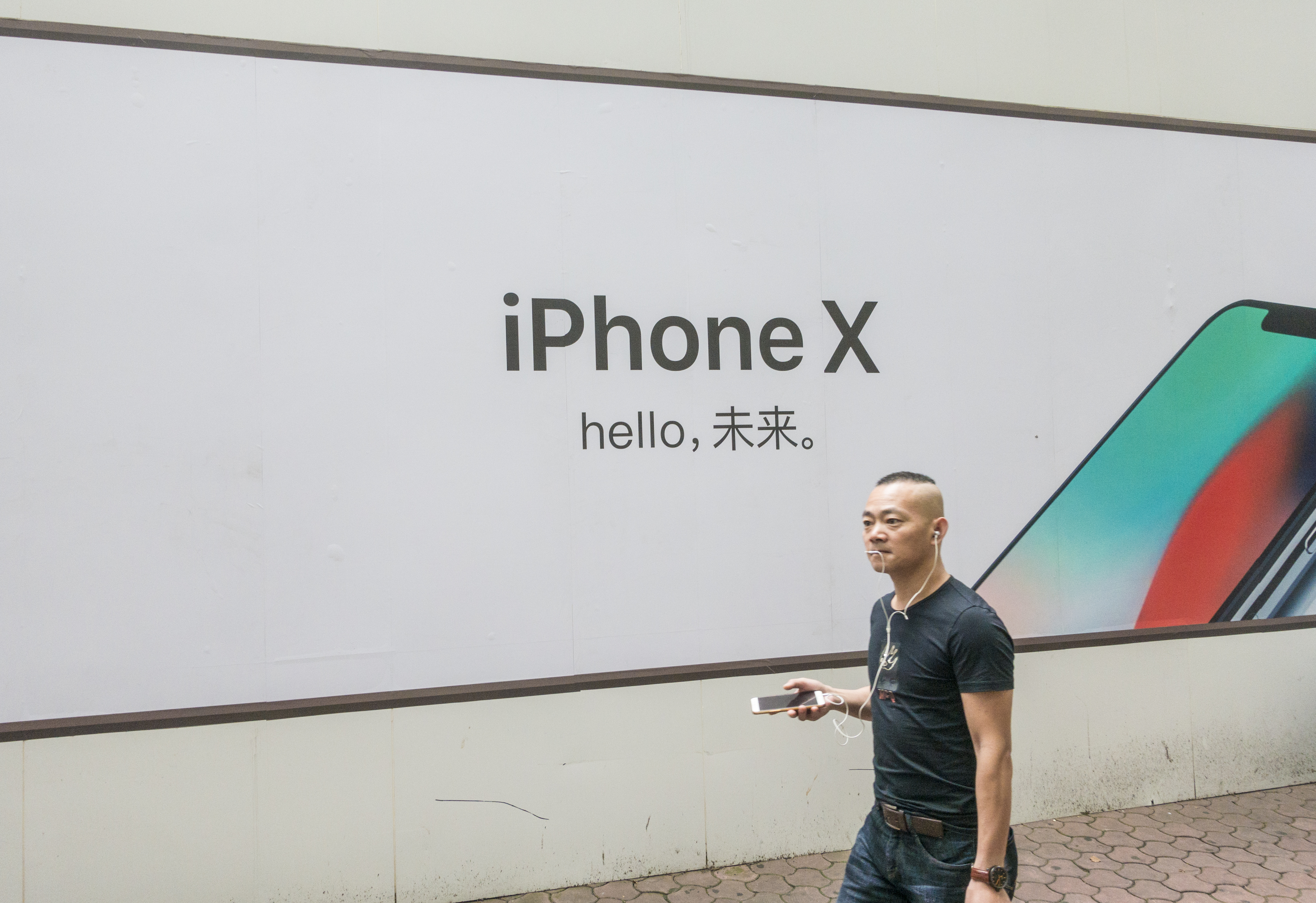中國黃牛喊出iPhone X一支新台幣78,000元的天價。（東方IC）