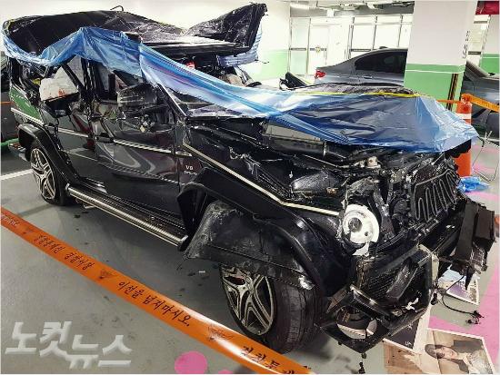 金柱赫的Benz越野車翻覆,車體嚴重受損。(翻攝nocutnews)