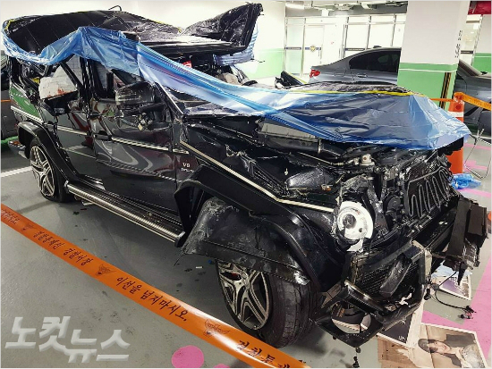 金柱赫的Benz越野車翻覆,車體嚴重受損。(翻攝nocutnews)