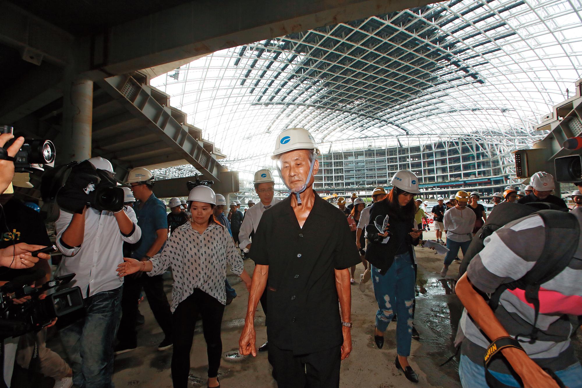 大巨蛋命運多舛,弊案一籮筐,隨著趙藤雄被收押、起訴,能否順利完工仍有極大變數。
