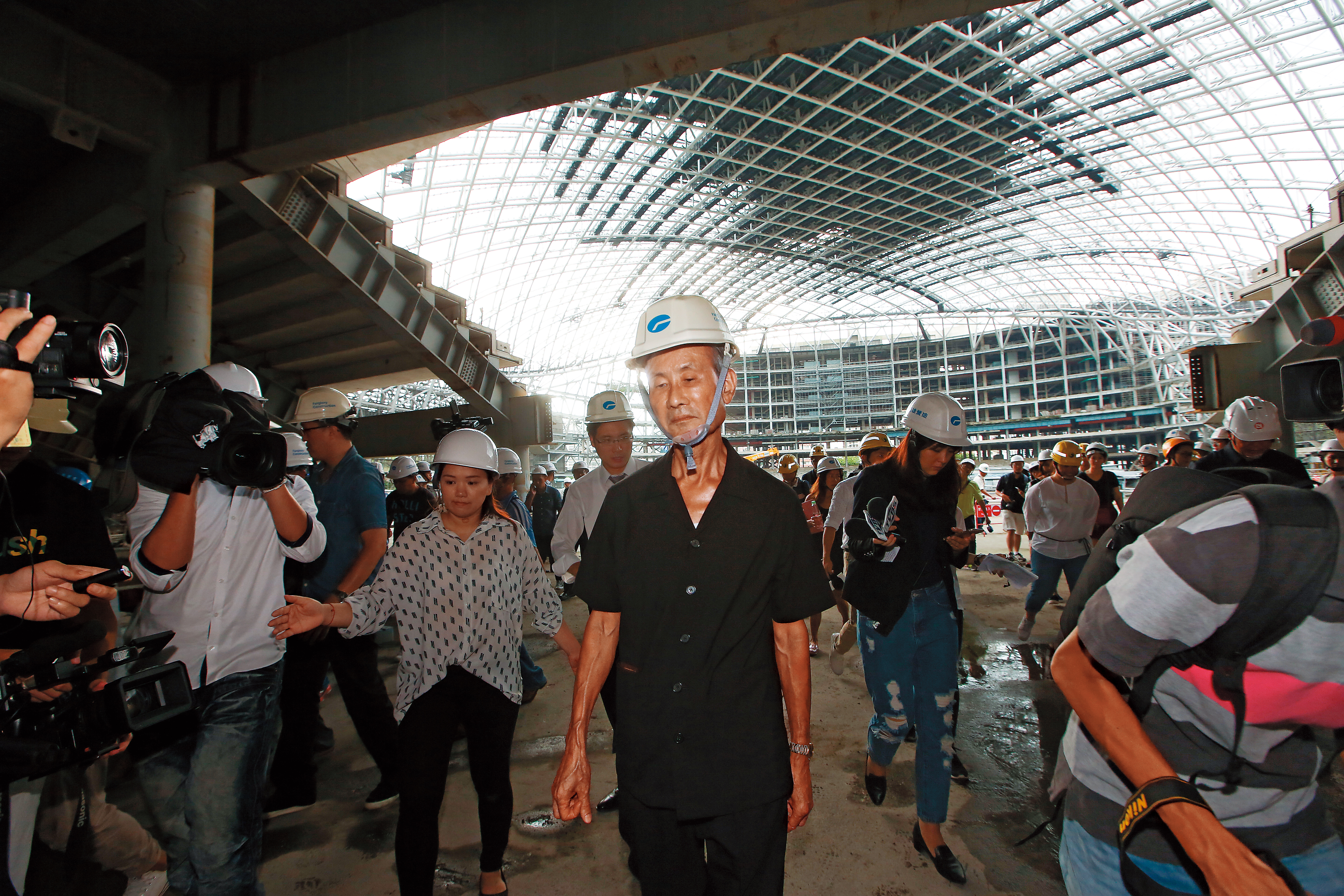 大巨蛋命運多舛,弊案一籮筐,隨著趙藤雄被收押、起訴,能否順利完工仍有極大變數。