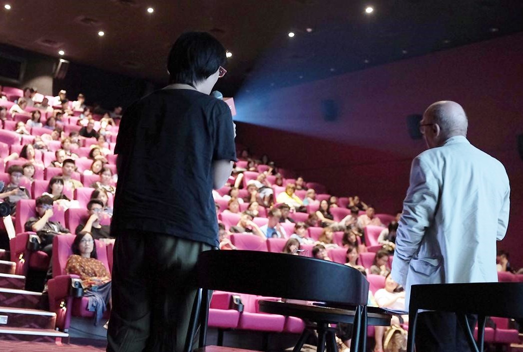 波蘭導演葉茲庫夏（右）在導演台中國際動畫影展期間舉行導演講座，闡述創作理念。（台中國際動畫影展提供）