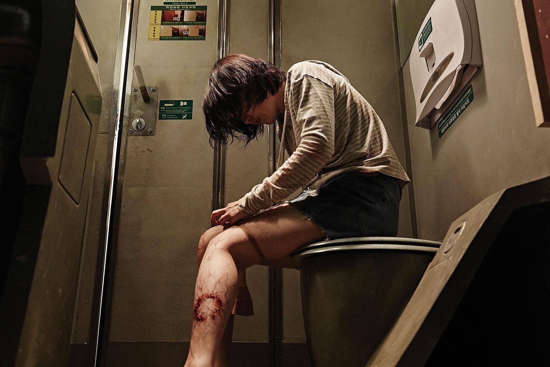 《屍速列車》中飾演首位遭病毒感染少女的沈恩敬,目前與李東河、延尚昊導演合作第二部劇情長片《念力》。(NEW提供)