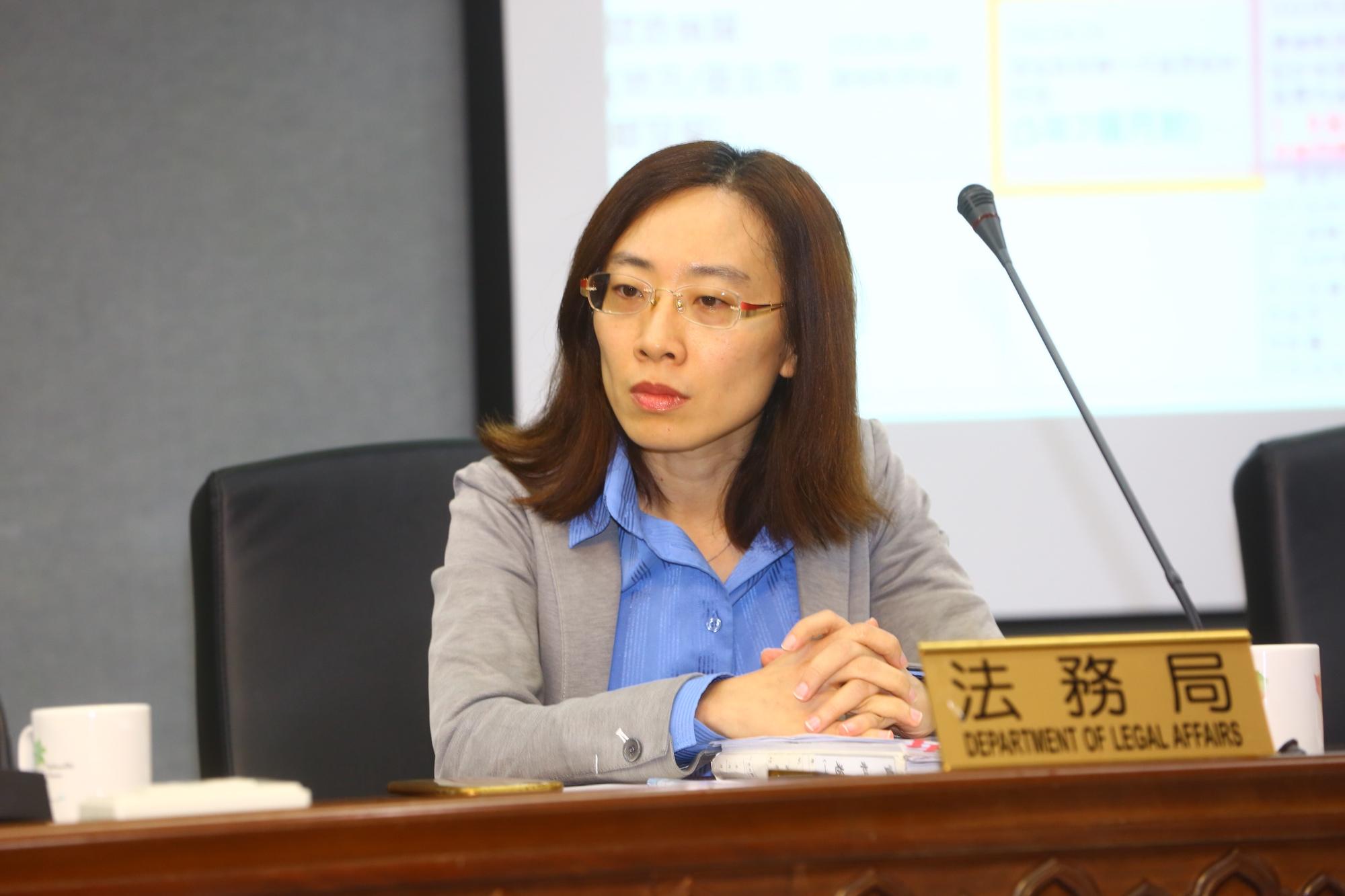 法務局長袁秀慧表示，修約是必然的，不會因檢方起訴與否影響。