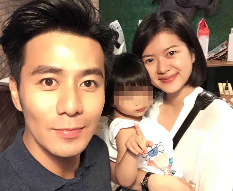 郭彥均和老婆瑋珊愛情長跑10年、結婚4年，期間從安坑小宅一路換到新店大宅，苦盡迎甘來。（郭彥均提供）