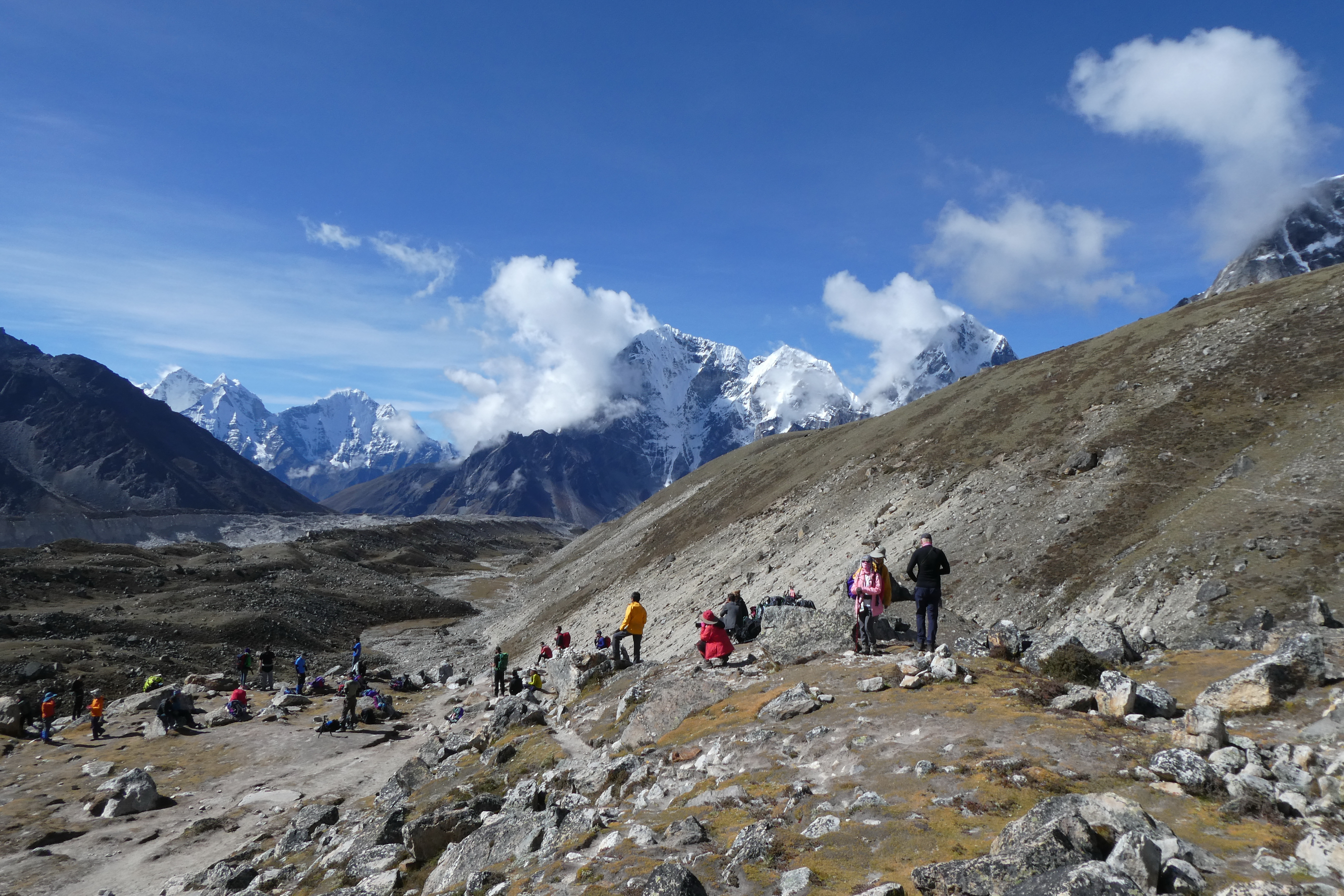 終年不化的雪峰圍繞，是EBC上最迷人的風景。