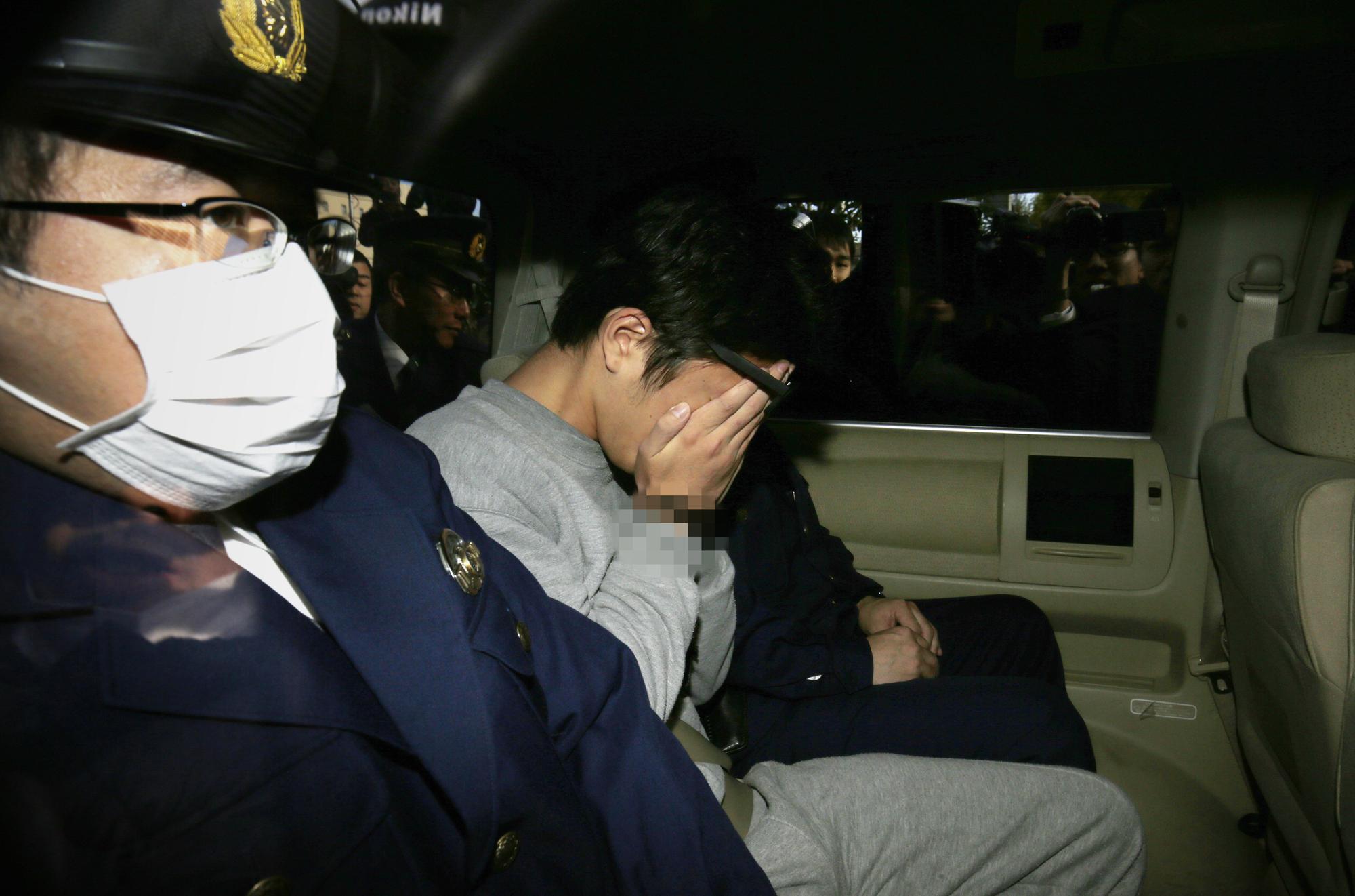 2017年11月1日,27歲男子白石隆浩自八王子的高尾派出所送至檢方進行偵訊,白石供稱為了奪取錢財,過去兩個多月來殺害了九名受害人。(東方IC)