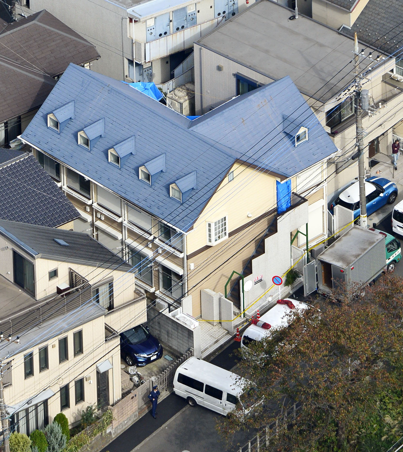 嫌犯位在神奈川縣座間市的住所，據鄰居指出，嫌犯入住後不久，房間就常傳來「如臭水溝的異味」。（東方IC）