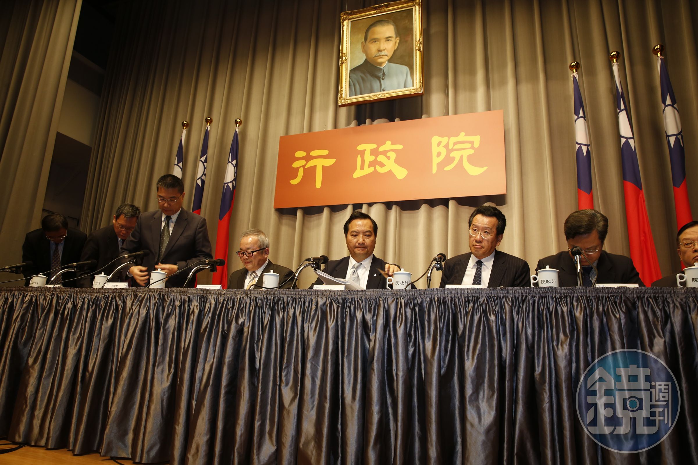 行政院今天公布慶富案調查報告，做出撤換一銀董事長以及要求國防部盡快交出懲處結果。