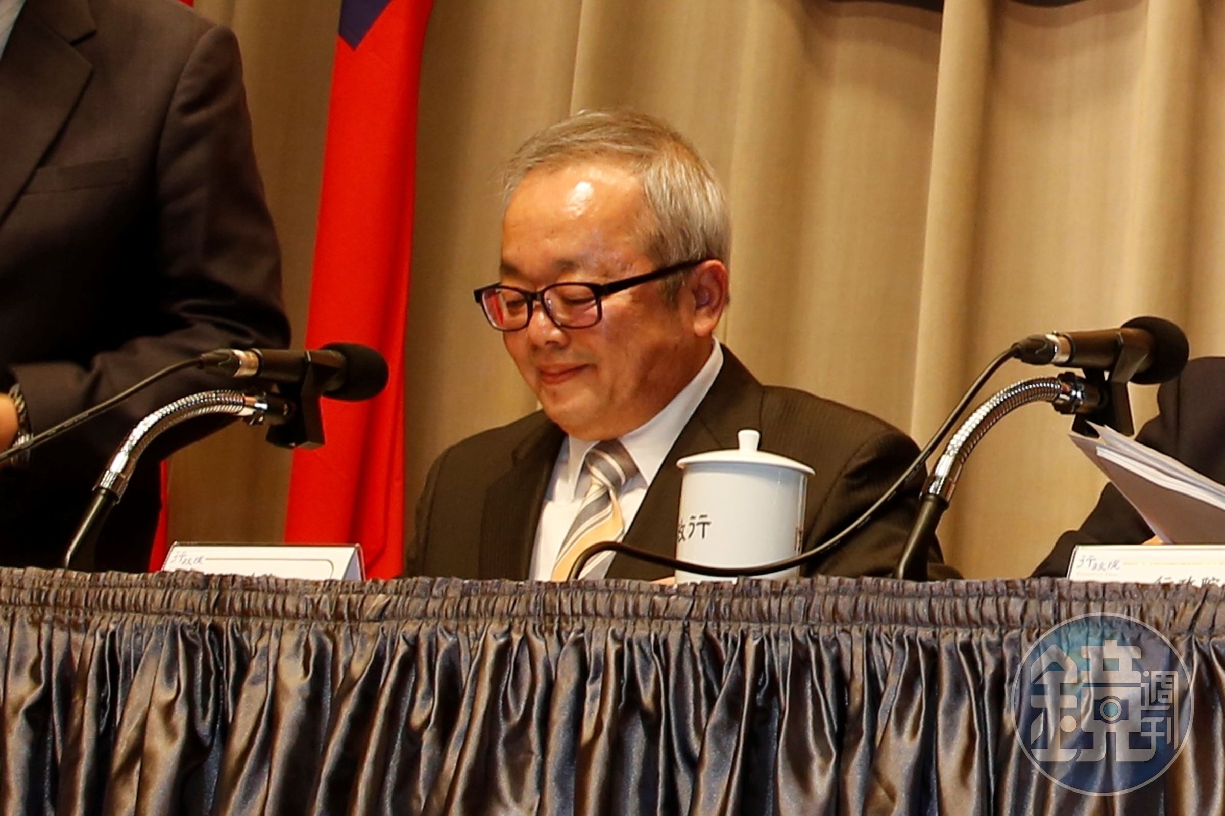 行政院今天公布慶富案調查報告，做出撤換一銀董事長以及要求國防部盡快交出懲處結果，圖為施俊吉。