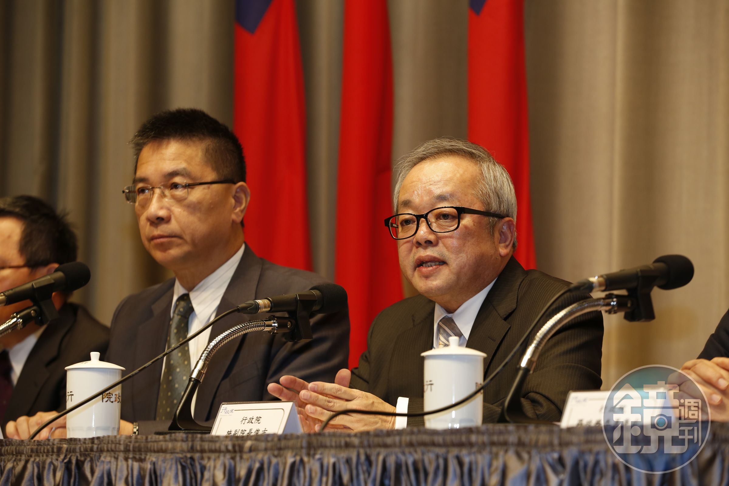 行政院副院長施俊吉表示，無法判斷是否有高層施壓，但會把所有卷證和面談記錄轉司法單位偵辦。