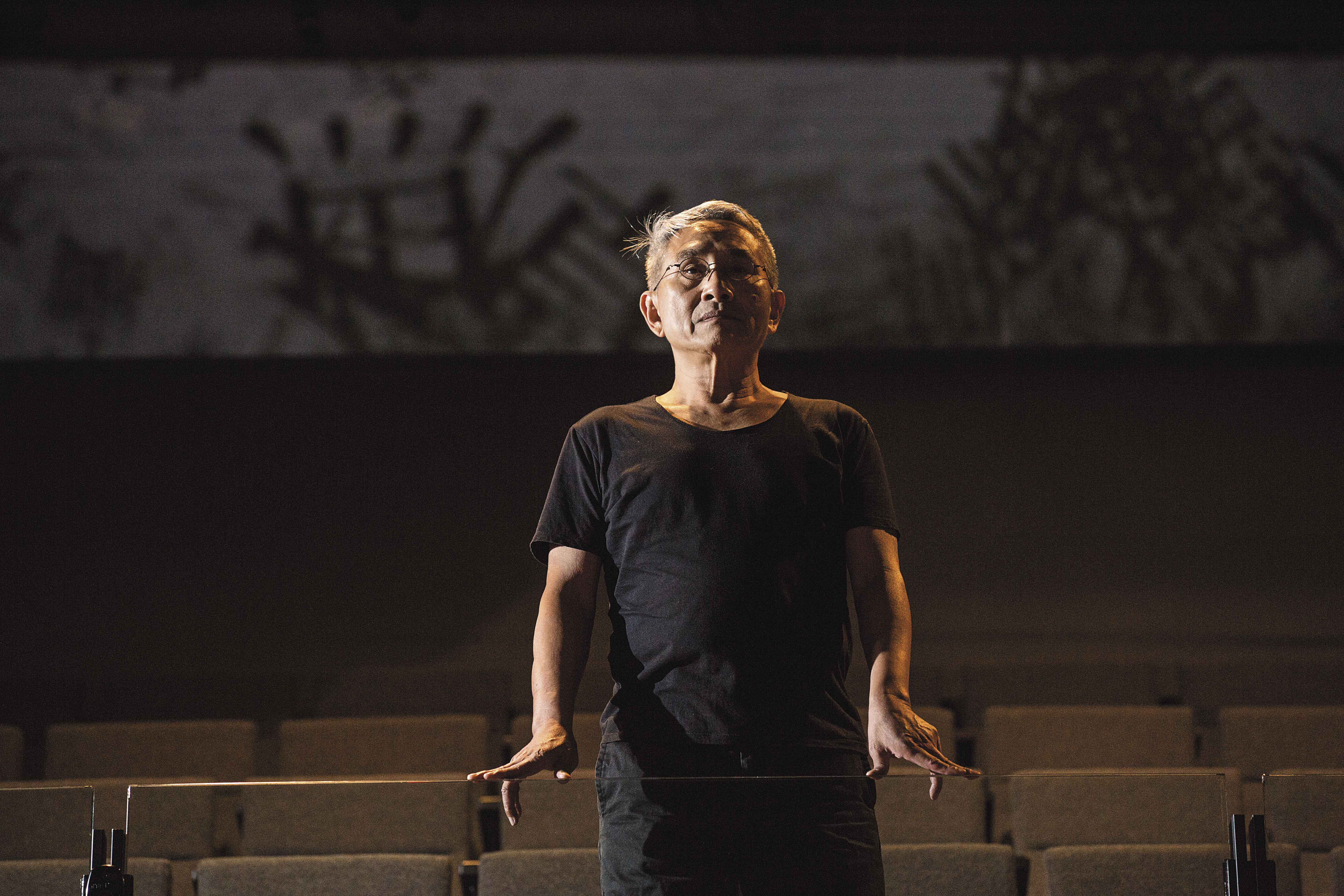 林懷民講到台灣始終憂心忡忡，名字對他而言彷彿咒語，懷民、懷民，始終懷國憂民。