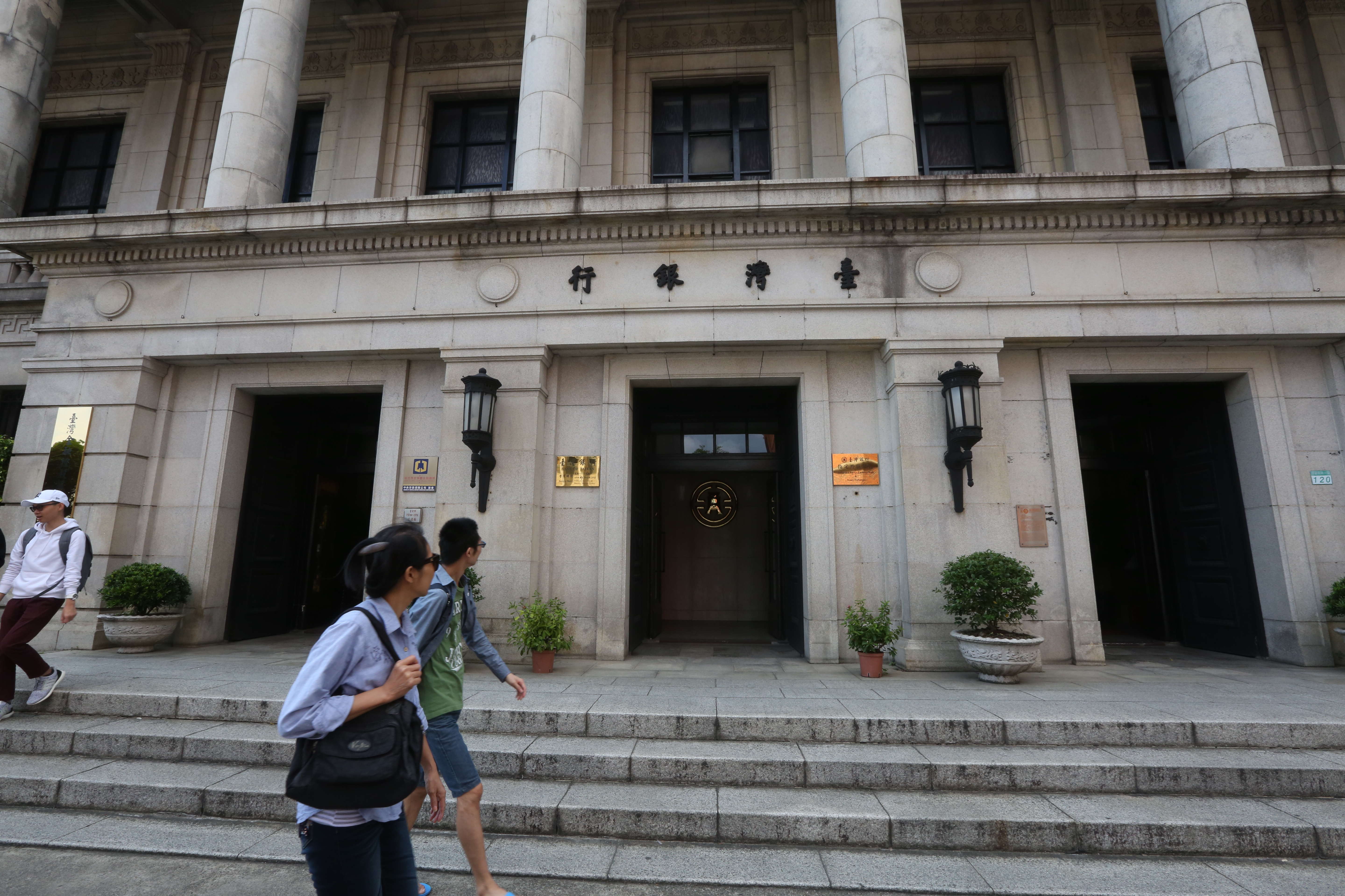 和訊公司今年承包台灣銀行的「國內匯款暨票據集中化作業系統」等3個採購案。