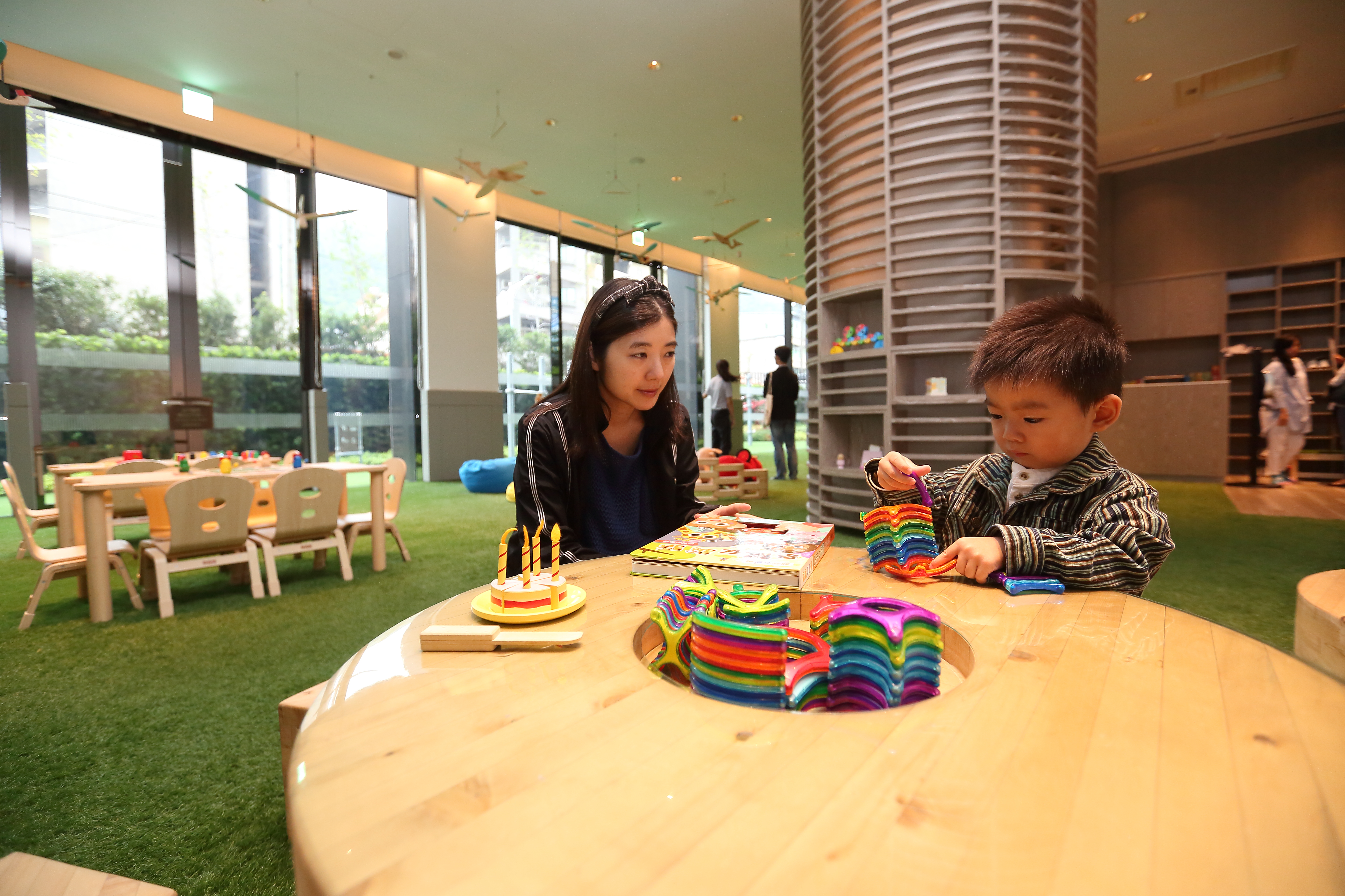 寒沐除了溫泉泡湯外，還有一座占地從室內到室外、共約136坪的兒童休憩區「樂未央」。