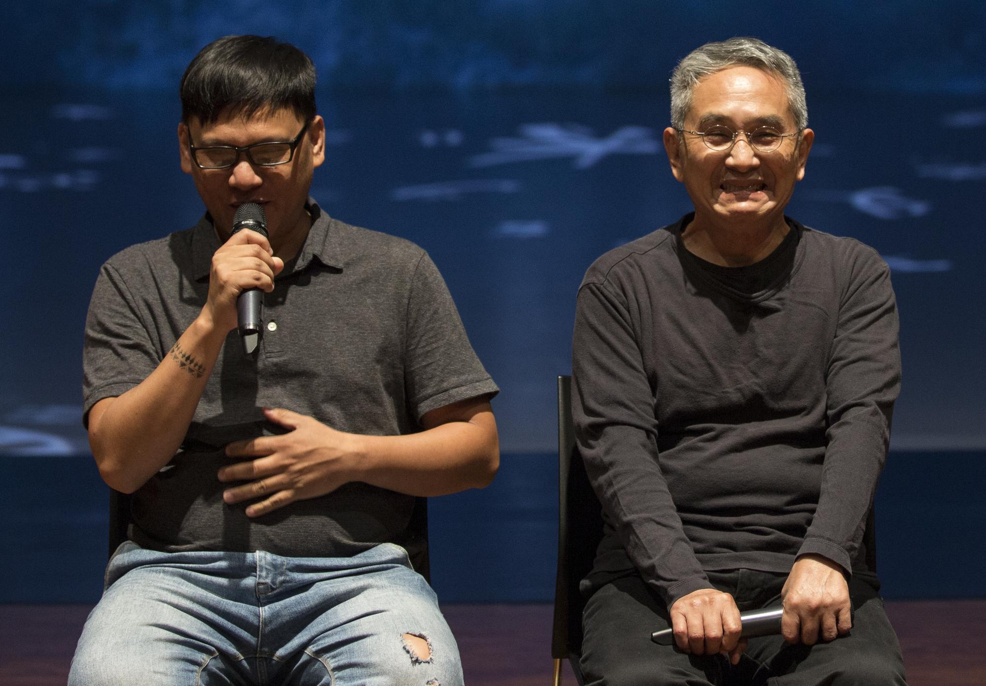 桑布伊（左）說林懷民每次見到他，會重重地拍他的肩膀說「年輕人，不錯。」所以他挺害怕看到林老師。