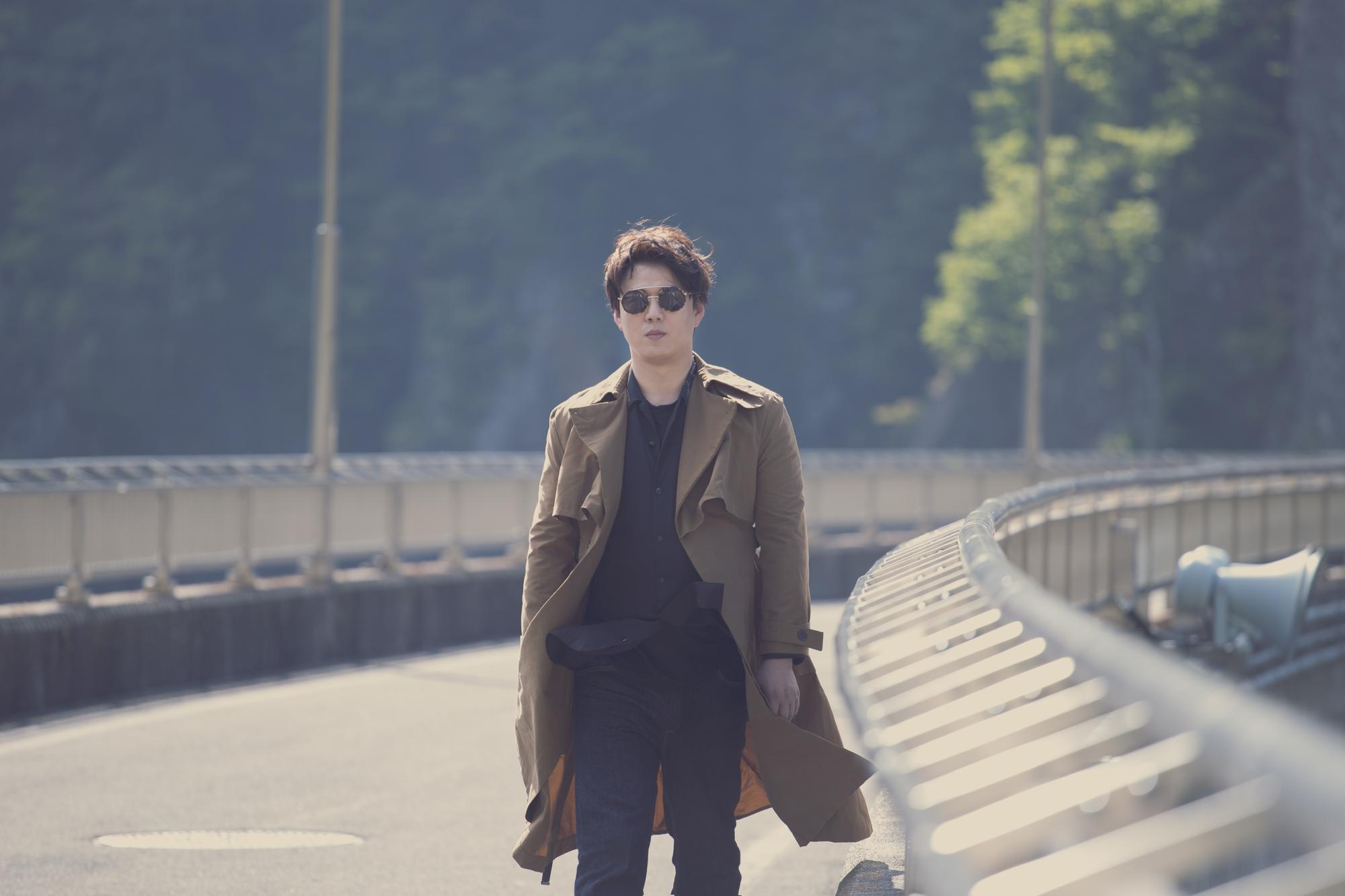 蕭煌奇推出新專輯《人生我敬你一杯》後，宣佈將站別演藝圈2年享受人生。（華納提供）
