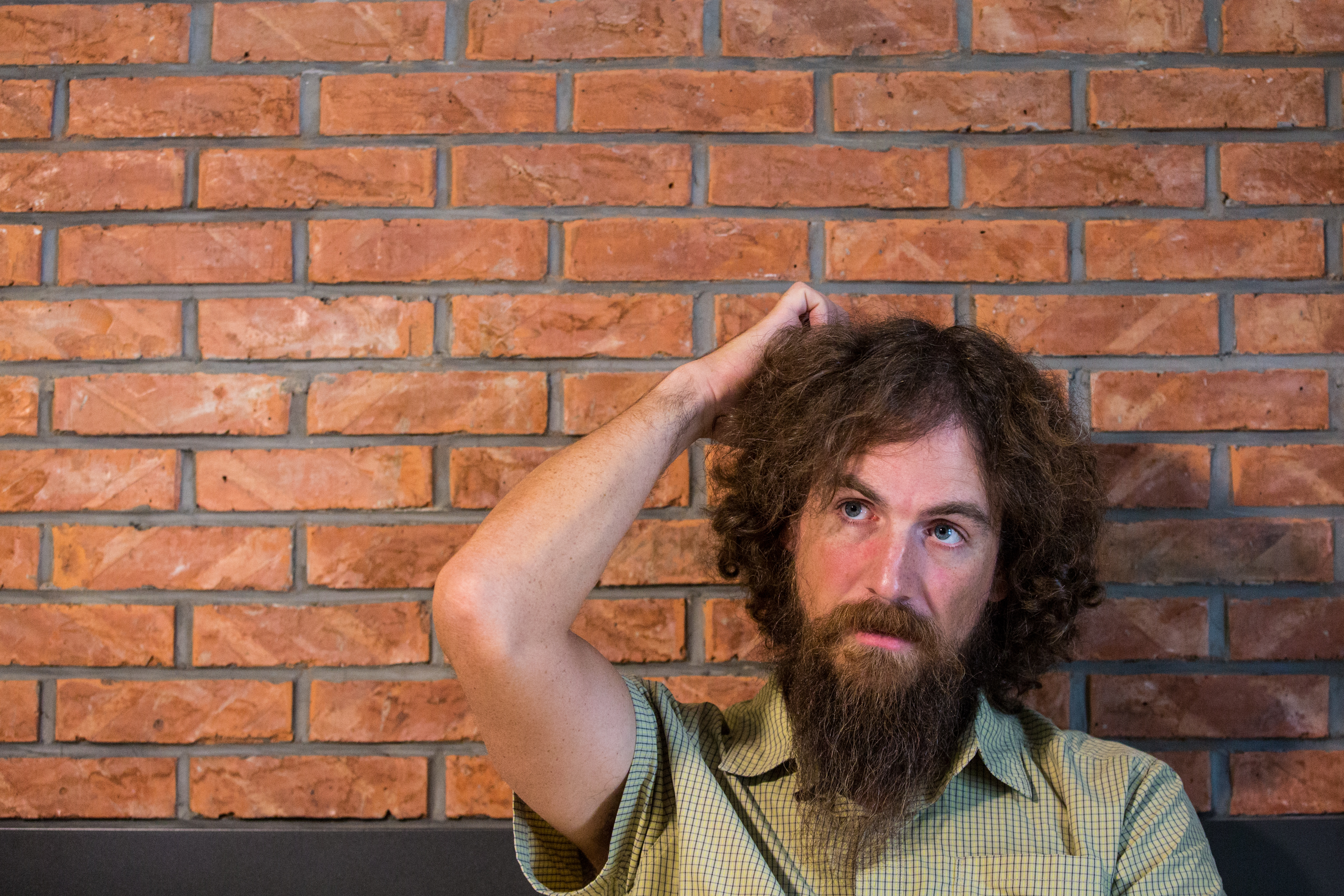 雷克在網上自稱「德國自乾五」（自帶乾糧的五毛黨），操一口流利京片子，模仿五毛黨維妙維肖。