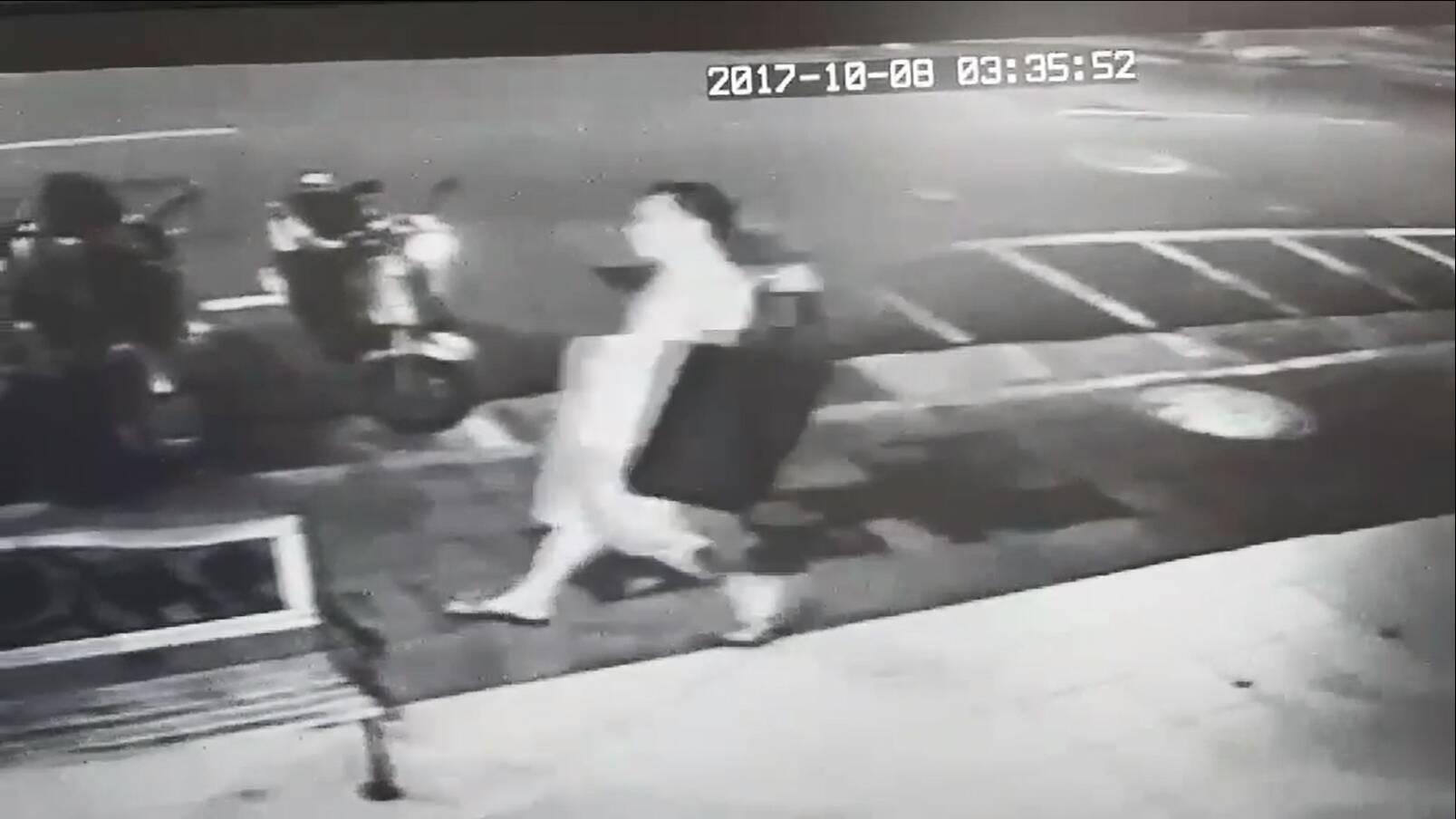 竊嫌除犯案前後變裝外，且刻意先由共犯載至遠處下車，再步行至犯案處。（警方提供）