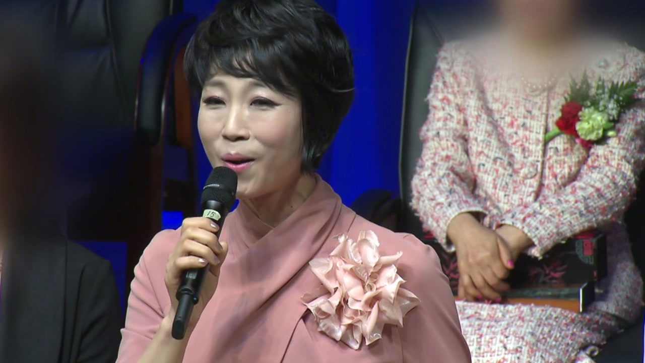 同公司女後輩求援遇到性騷擾，韓國實力派歌手文喜玉卻叫她不要聲張，被韓國網友狂罵：「是瘋了吧，真失望」。