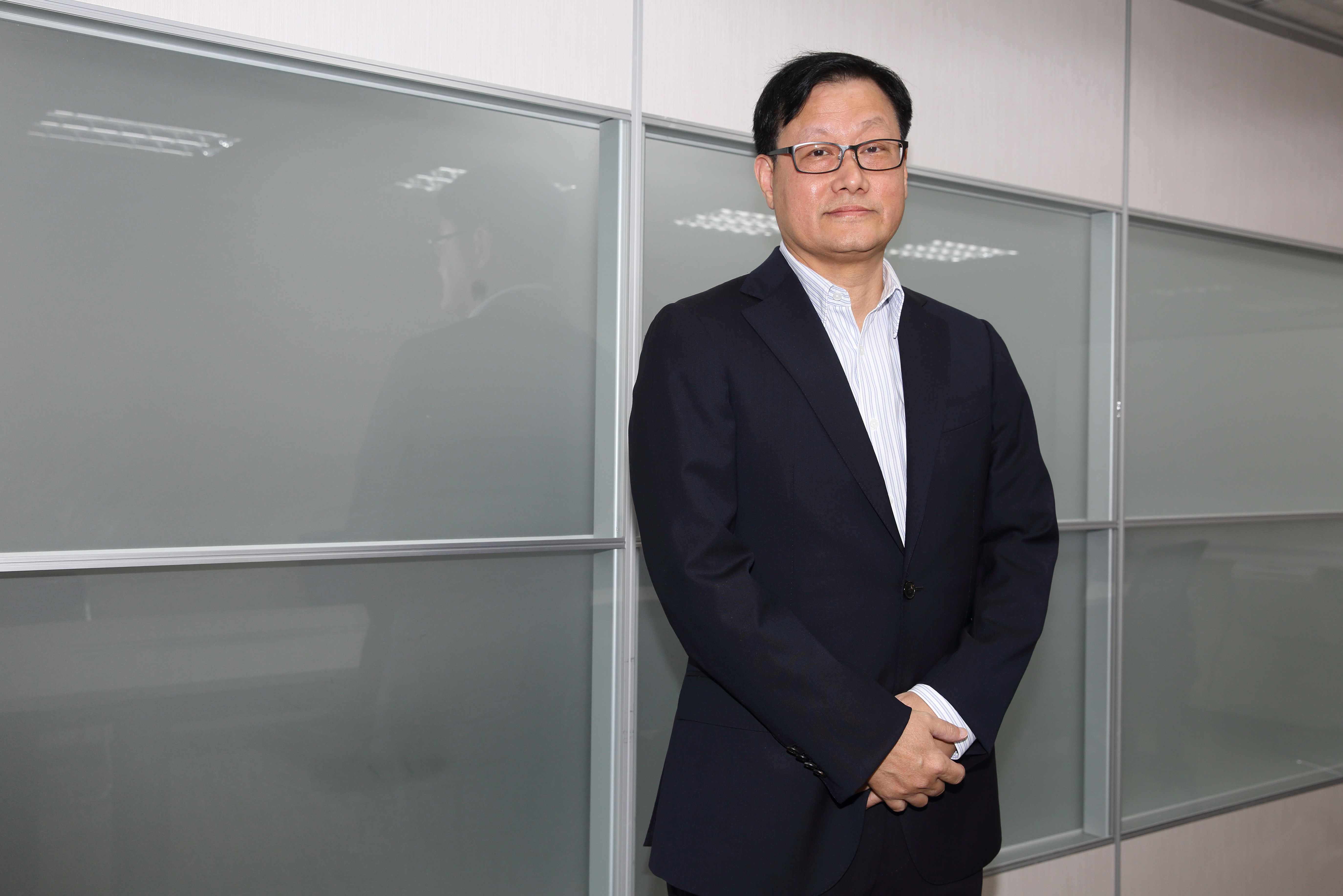 茂德機構總裁張高祥以160億元買下東森電視95%股權。