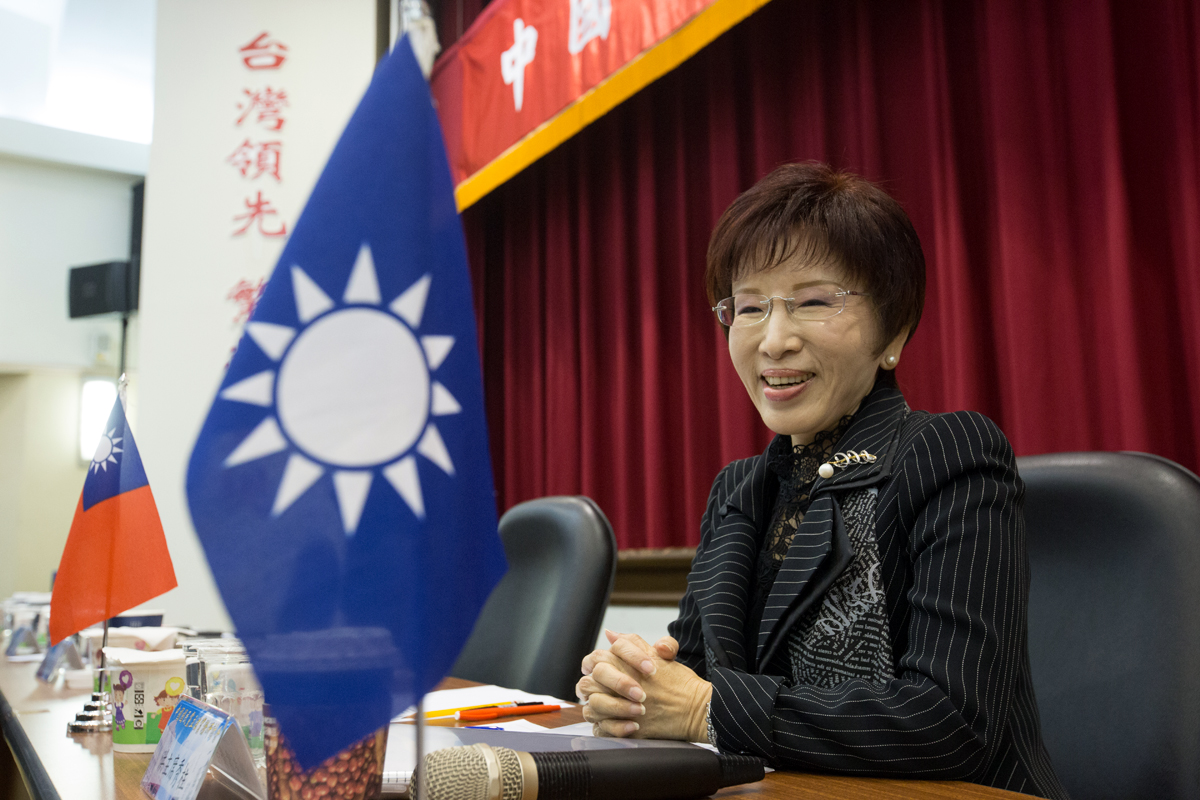 買下東森電視台95%股權的茂德機構總裁張高祥，被媒體以「洪秀柱最大咖支持者」企圖將張染藍。