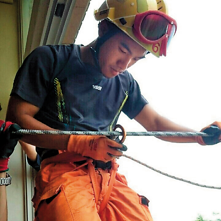 21歲的消防員林永軒上月27日不幸葬身火海，疑似3項保命工具失靈導致悲劇。（翻攝林永軒臉書）