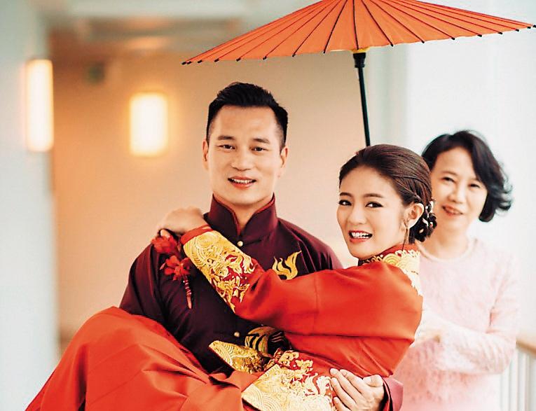 安以軒今年三月和澳門百億CEO陳榮煉結婚後，分別在夏威夷跟台北宴客，兩人婚後過得恩愛甜蜜。（東方IC）