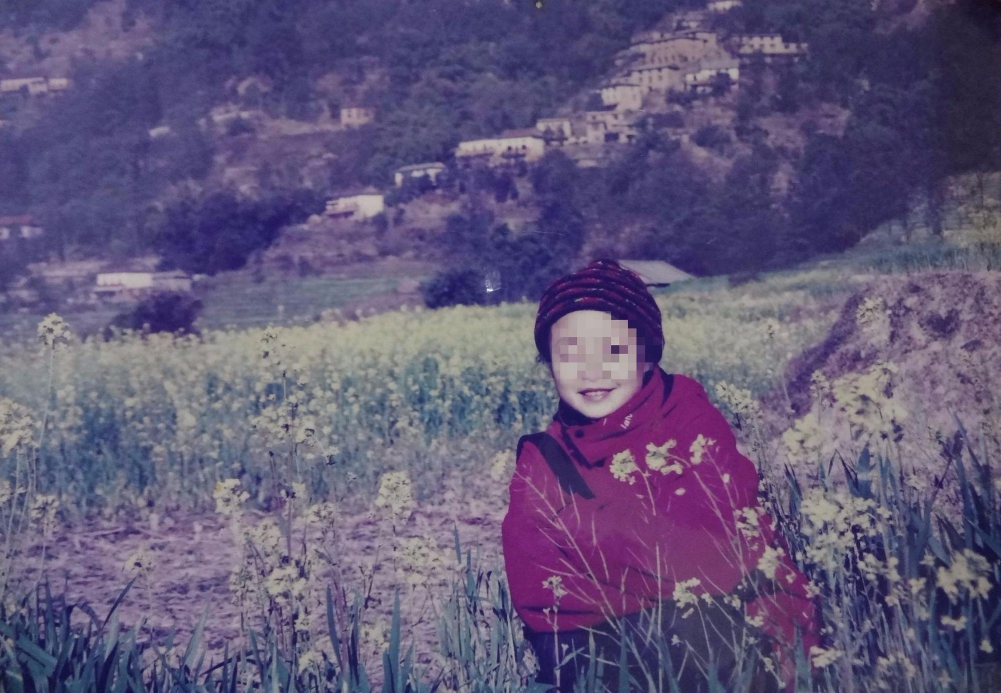 李老師生前喜歡旅遊,曾多次出國散心。