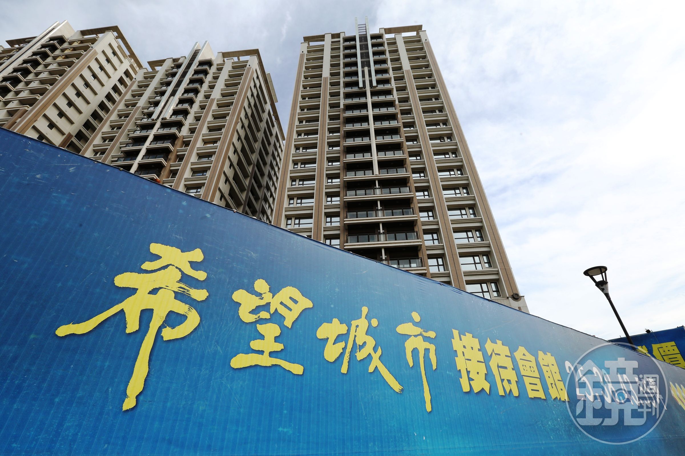 去年北台灣開第一槍破盤讓利的兩大建案，蘆洲「希望城市」（圖）和板橋「江翠ONE」的幕後投資者都是張高祥，超殺價格讓同業不得不跟進降價。