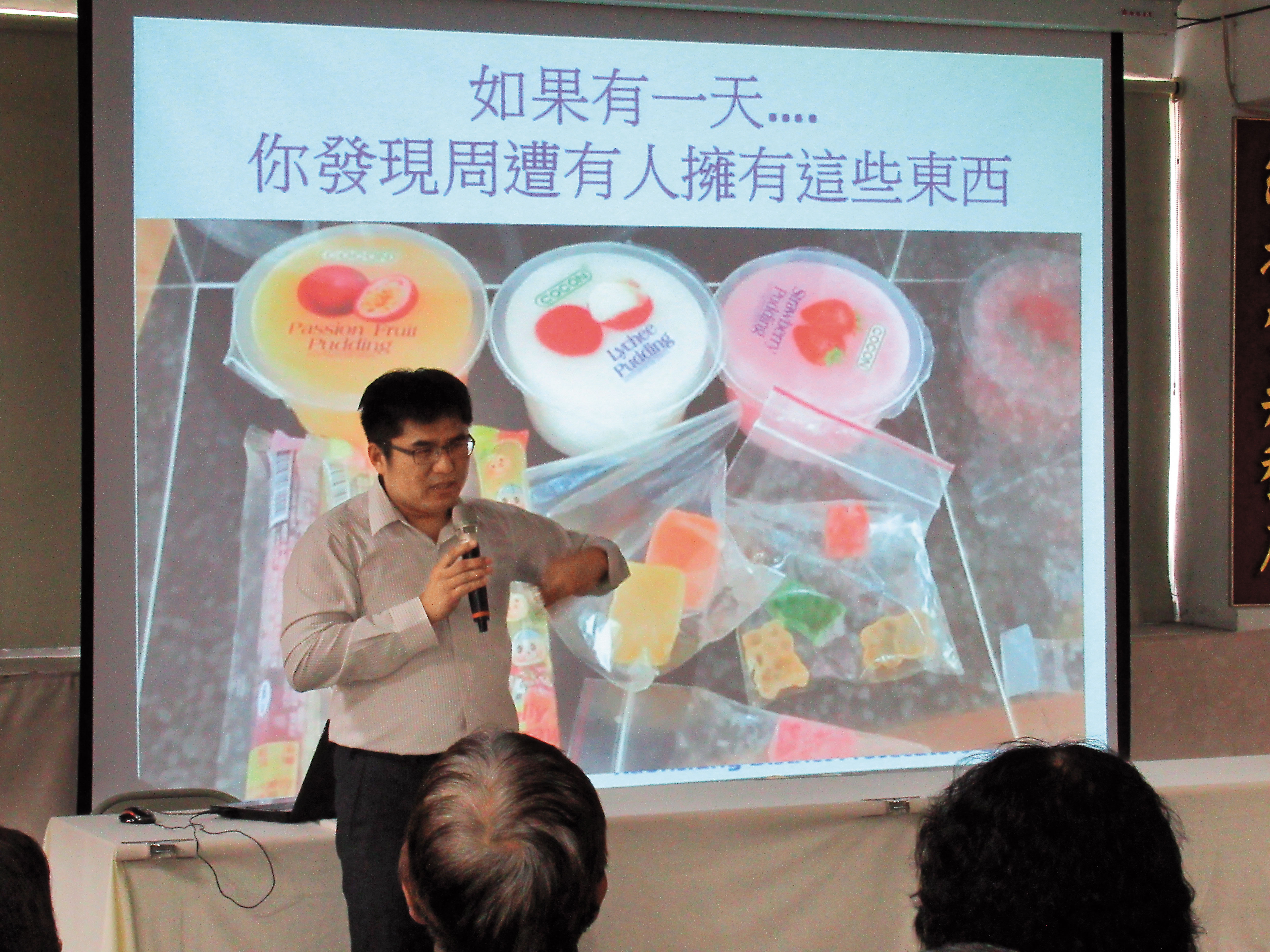 高雄地檢署檢察官定期到各單位做案例及毒品宣導，希望透過溝通達到反毒成效。（雄檢提供）