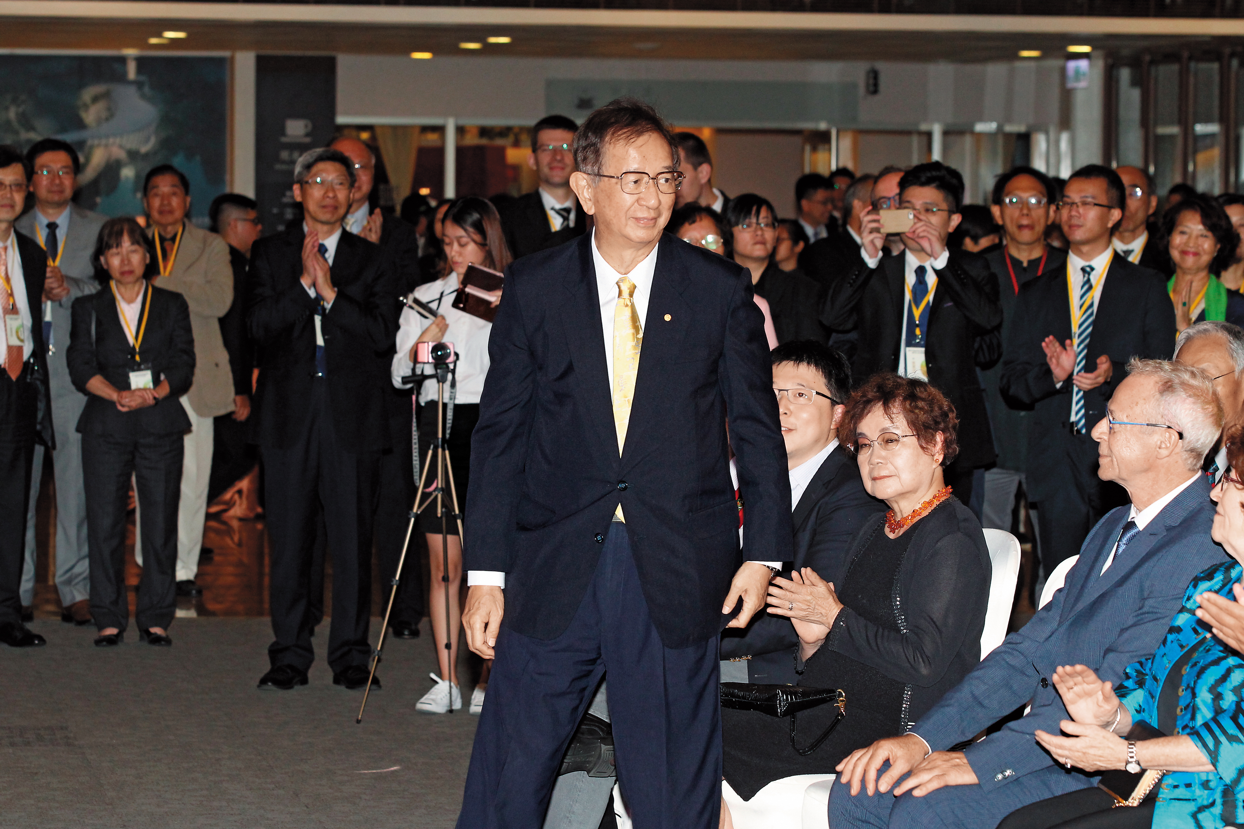 據傳中研院有人多次拜訪前院長李遠哲,希望諾貝爾光環加持提高台大校長遴選的勝算。