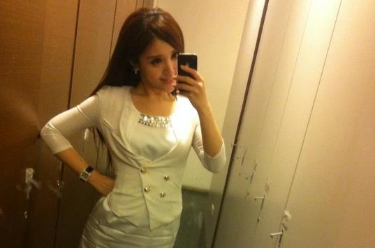 前主播楊偌梅與李宗瑞親密合照曝光，神隱1個月後宣布離開主播台。（翻攝自楊偌梅臉書）