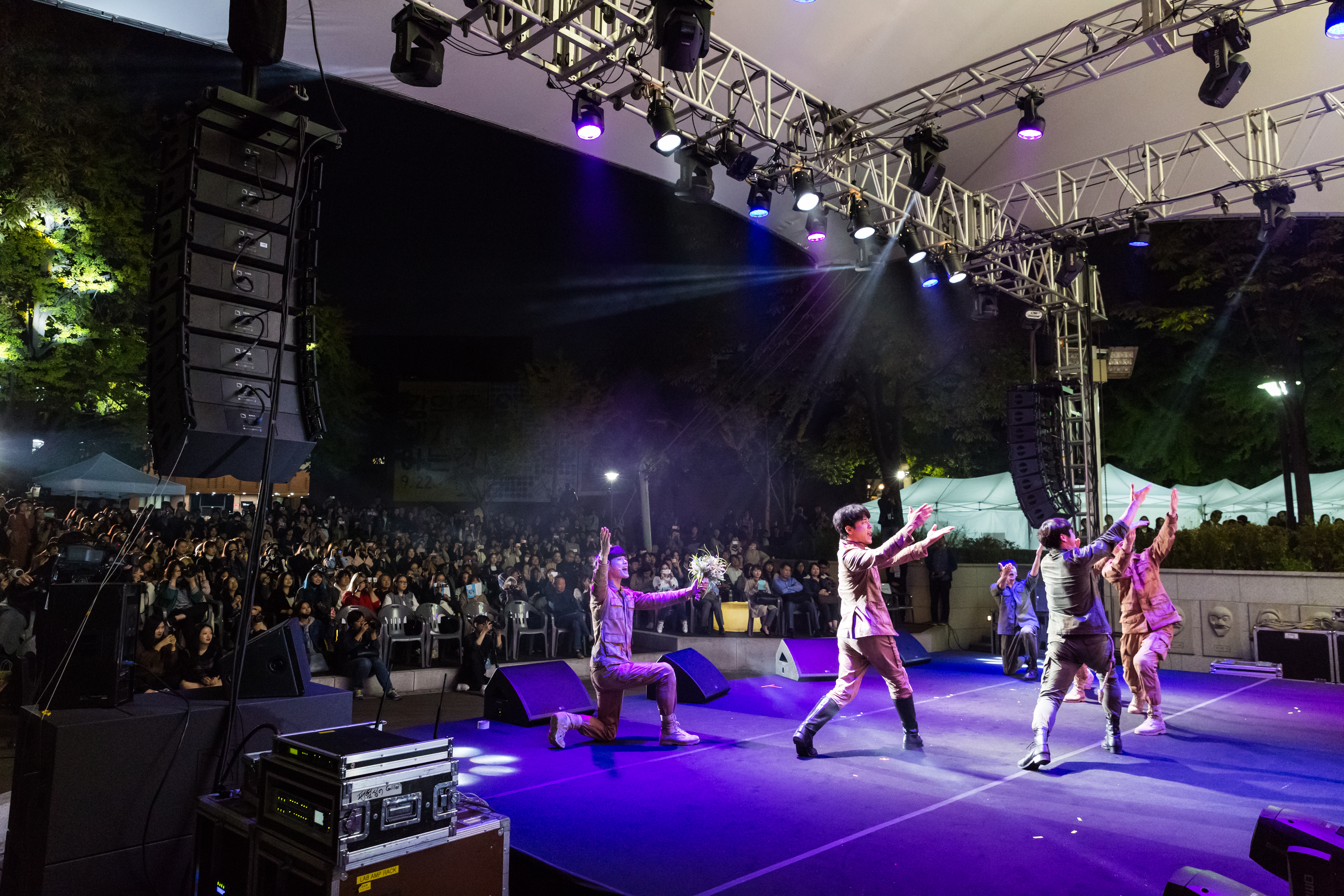 為讓廣大觀光客能了解韓國公演文化，觀光公社特別舉辦限定一場的「Welcome Show」戶外公演。