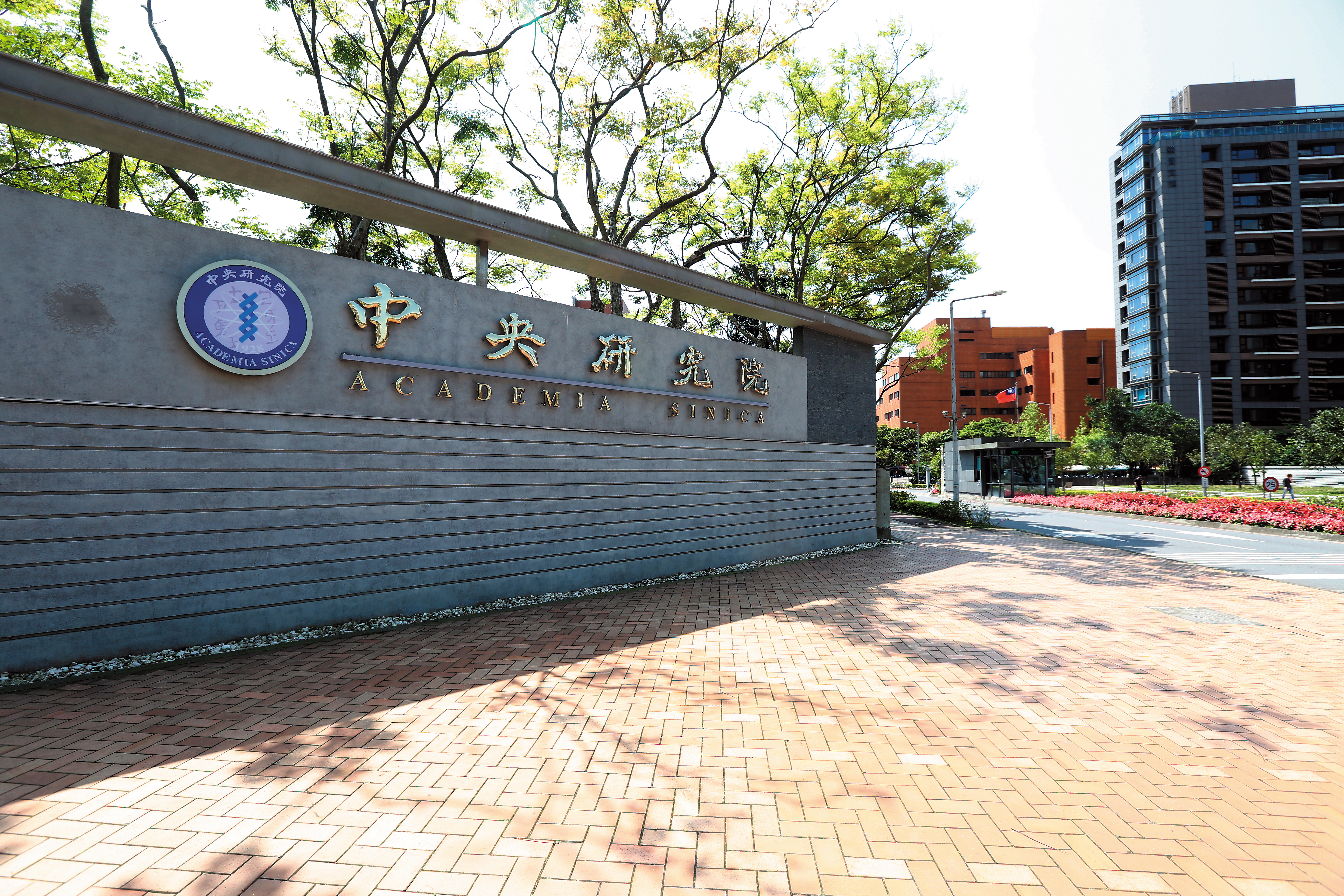 中研院不僅有2位副院長級人選參加台大校長遴選，院長廖俊智更是遴選委員會中的成員。