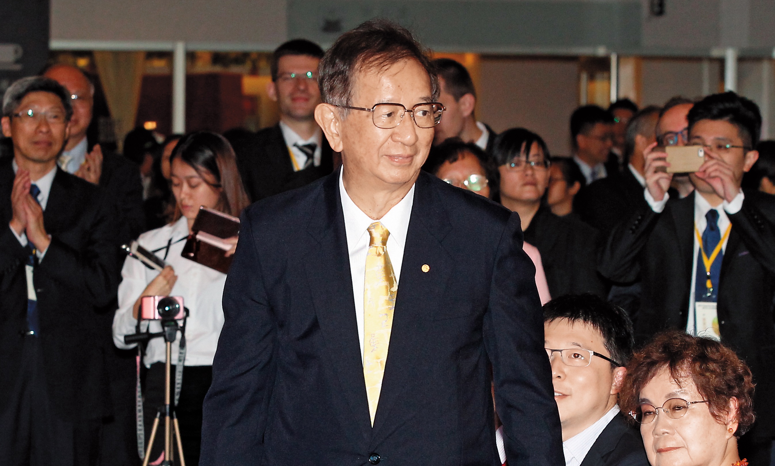 據傳中研院有人多次拜訪前院長李遠哲，希望諾貝爾光環加持提高台大校長遴選的勝算。