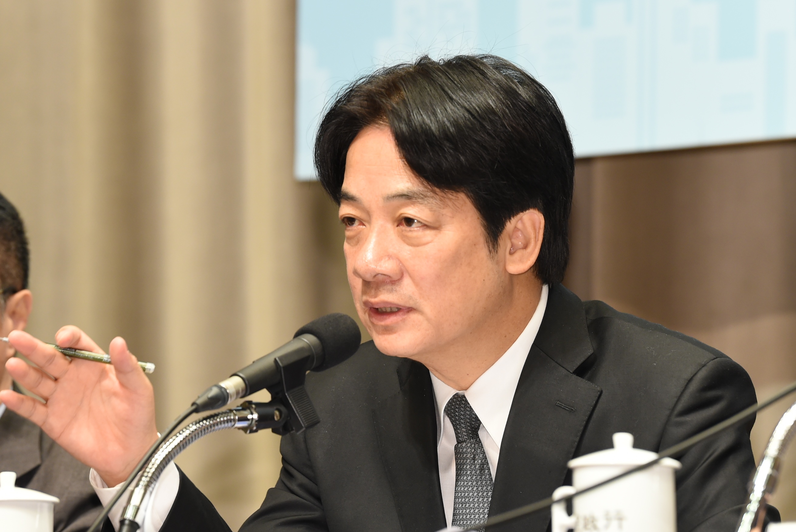 行政院長賴清德親自召開記者會宣布解決缺電方案。（行政院提供）