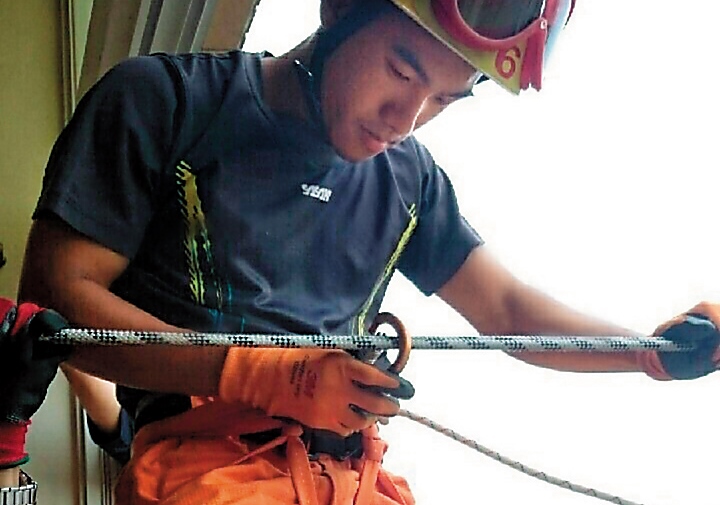 21歲的消防員林永軒上月27日不幸葬身火海，疑似3項保命工具失靈導致悲劇。（翻攝林永軒臉書）