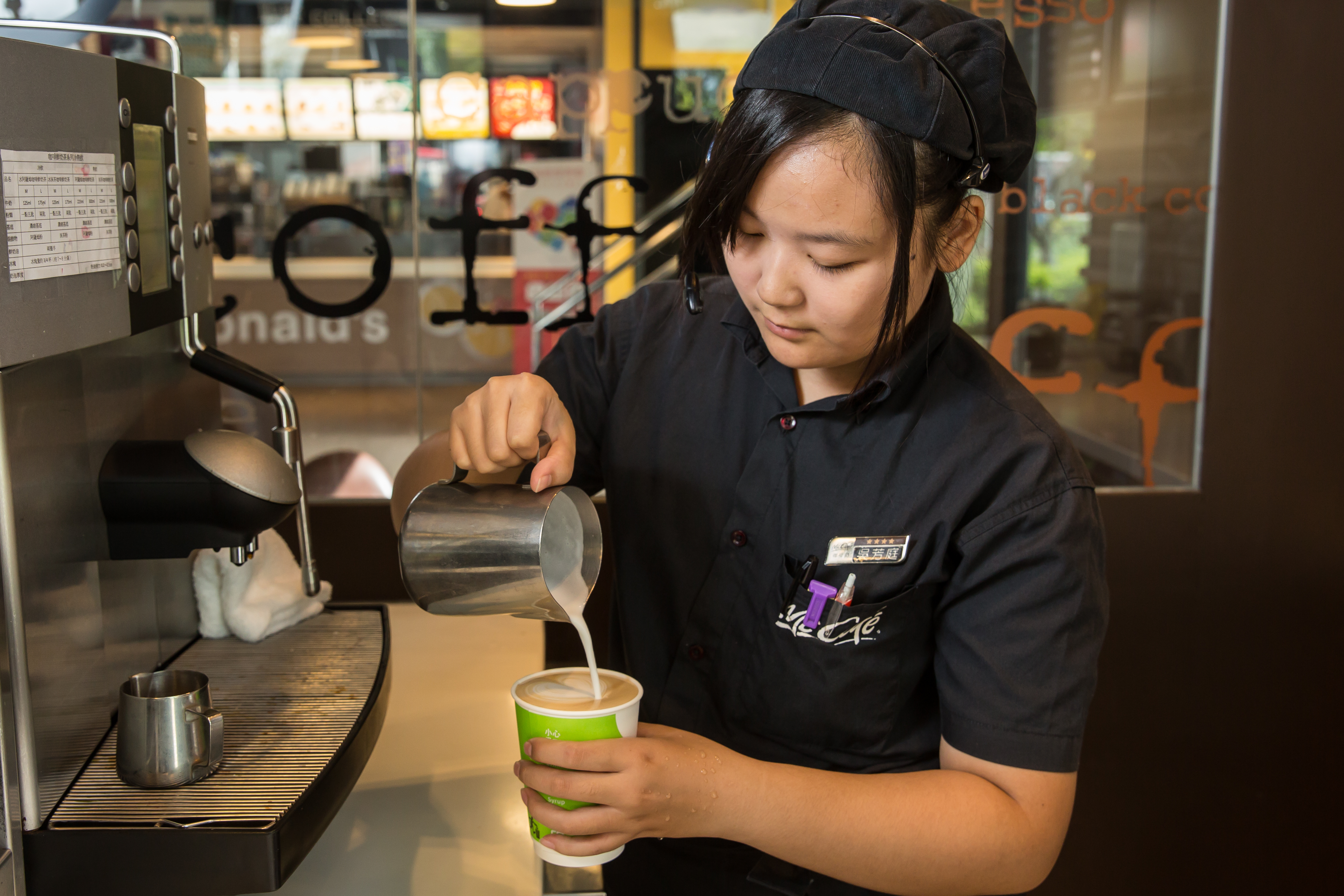 McCafe因採現場手作,是麥當勞餐點之外相當受到客人歡迎的一環。