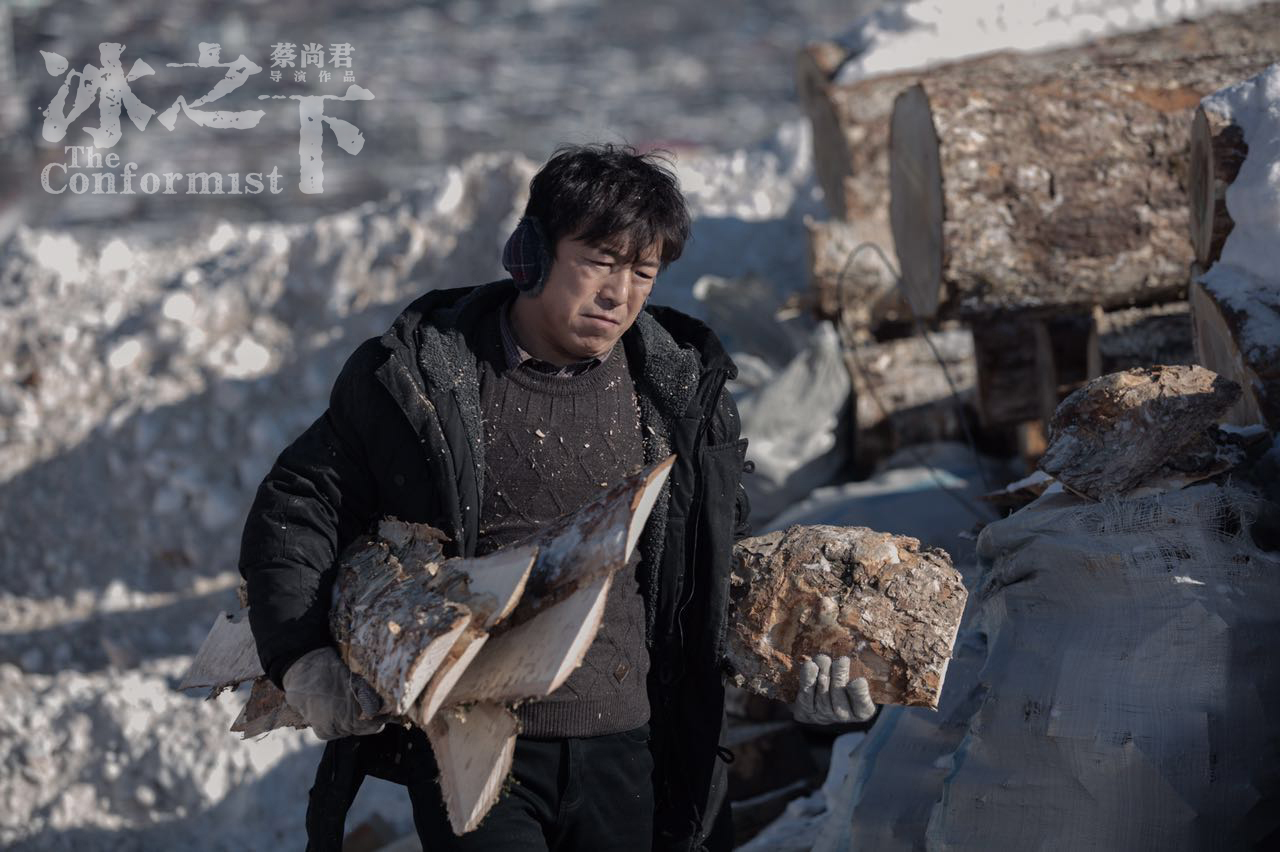 黃渤擅長演出小人物的掙扎，《冰之下》血淋淋地描寫了社會底層人在惡劣環境下討生活的卑微。（金馬執委會提供）