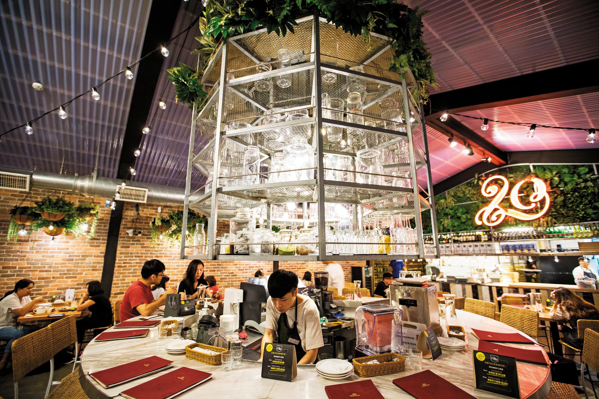 去年湯皓雄開Trattoria Venti,主打義大利20個地區的地方料理,人均價3百多元,至今已回本。