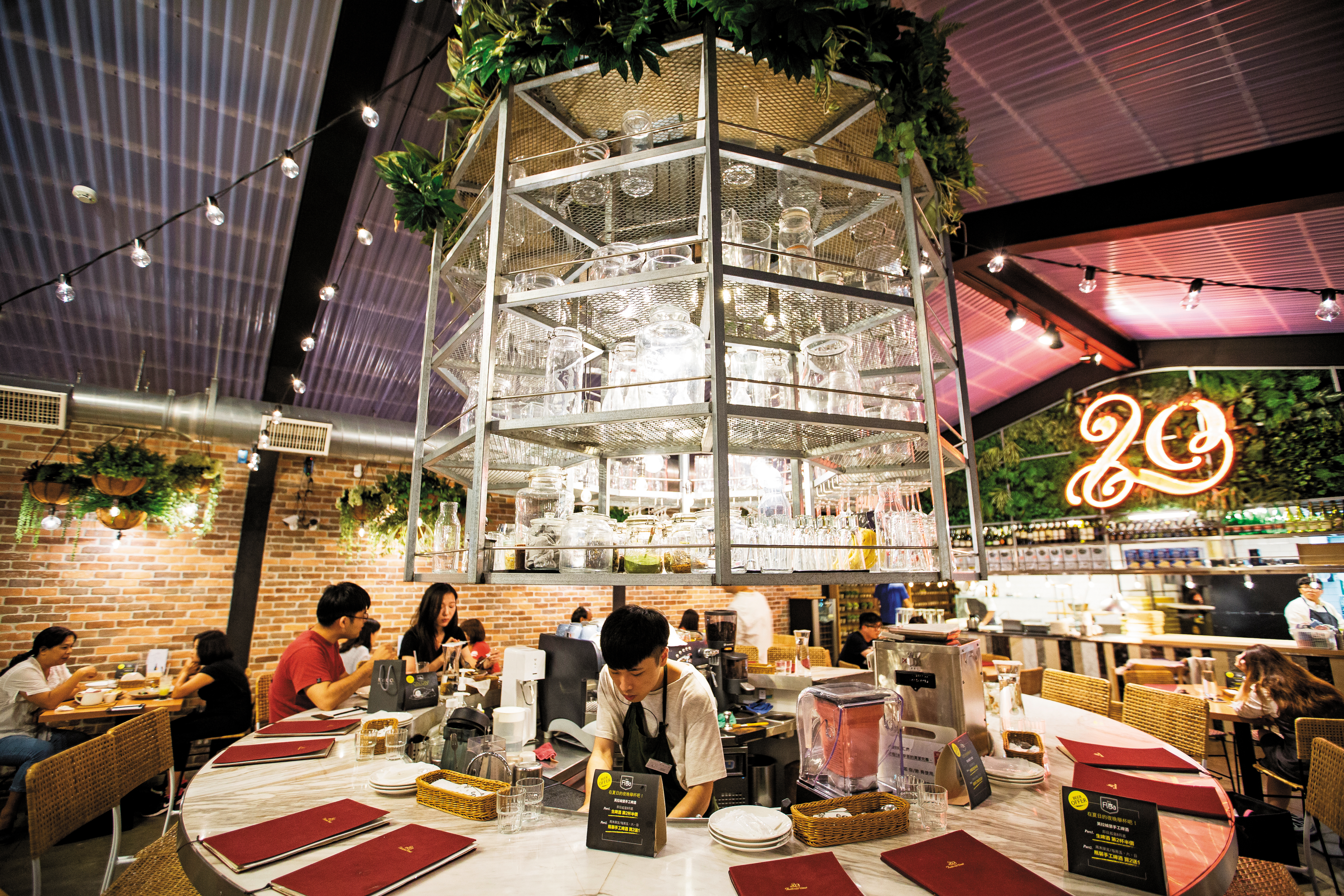 去年湯皓雄開Trattoria Venti,主打義大利20個地區的地方料理,人均價3百多元,至今已回本。
